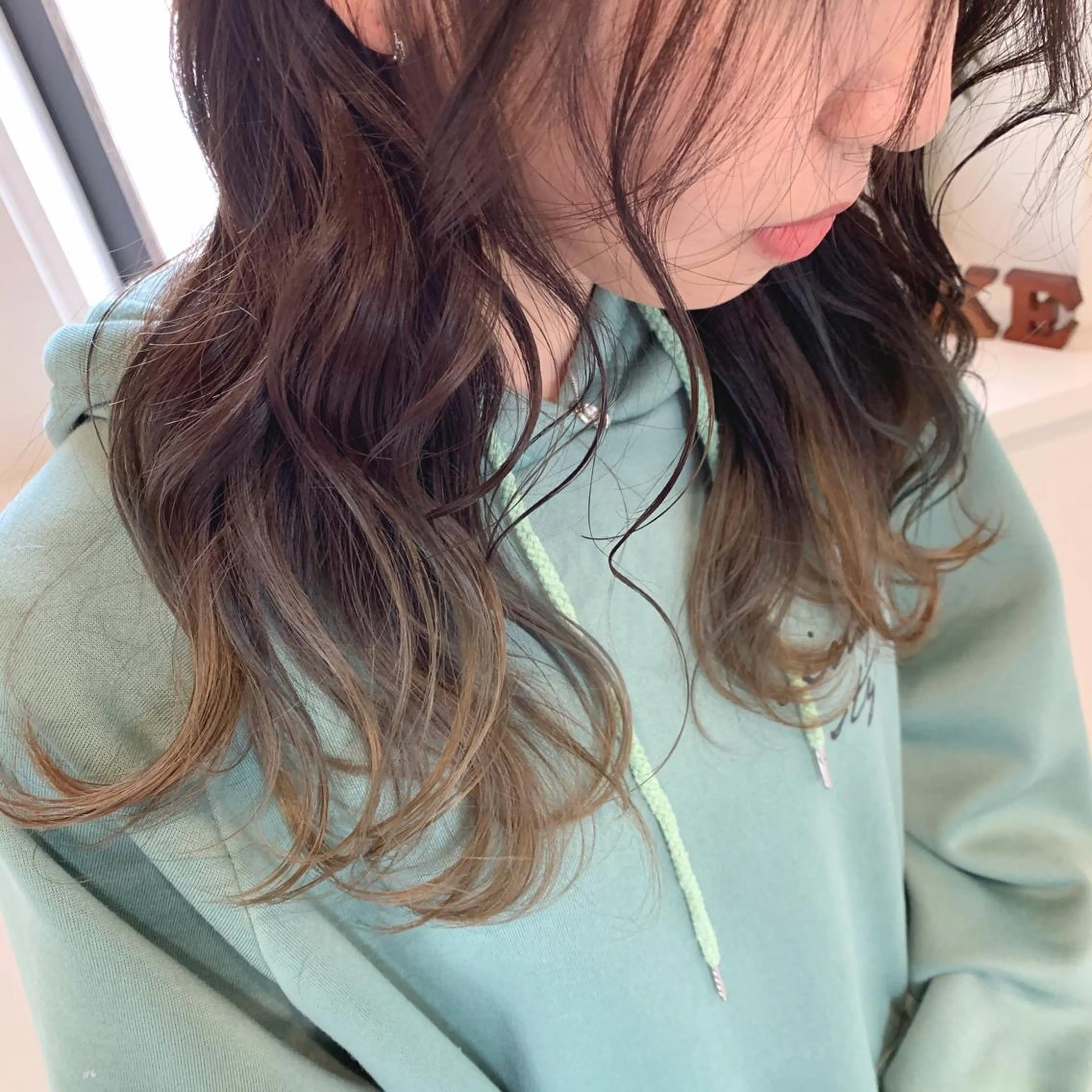 ミディアム カラー ベージュカラー グラデーションカラー 清水 亮太／赤み消しカラーのヘアスタイル