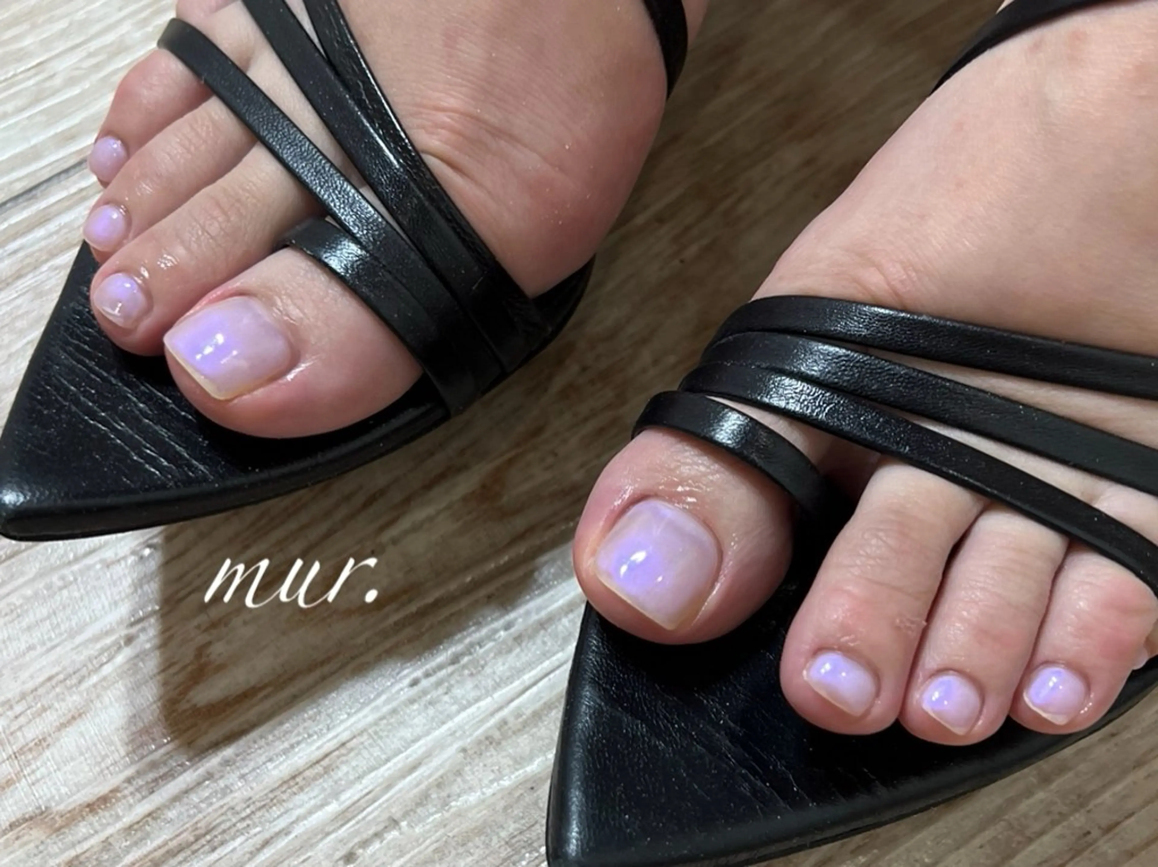 ネイル フットネイル ジェルネイル ラメ(グリッター) ワンカラーネイル シンプルネイル nailsalon mur.のネイルデザイン
