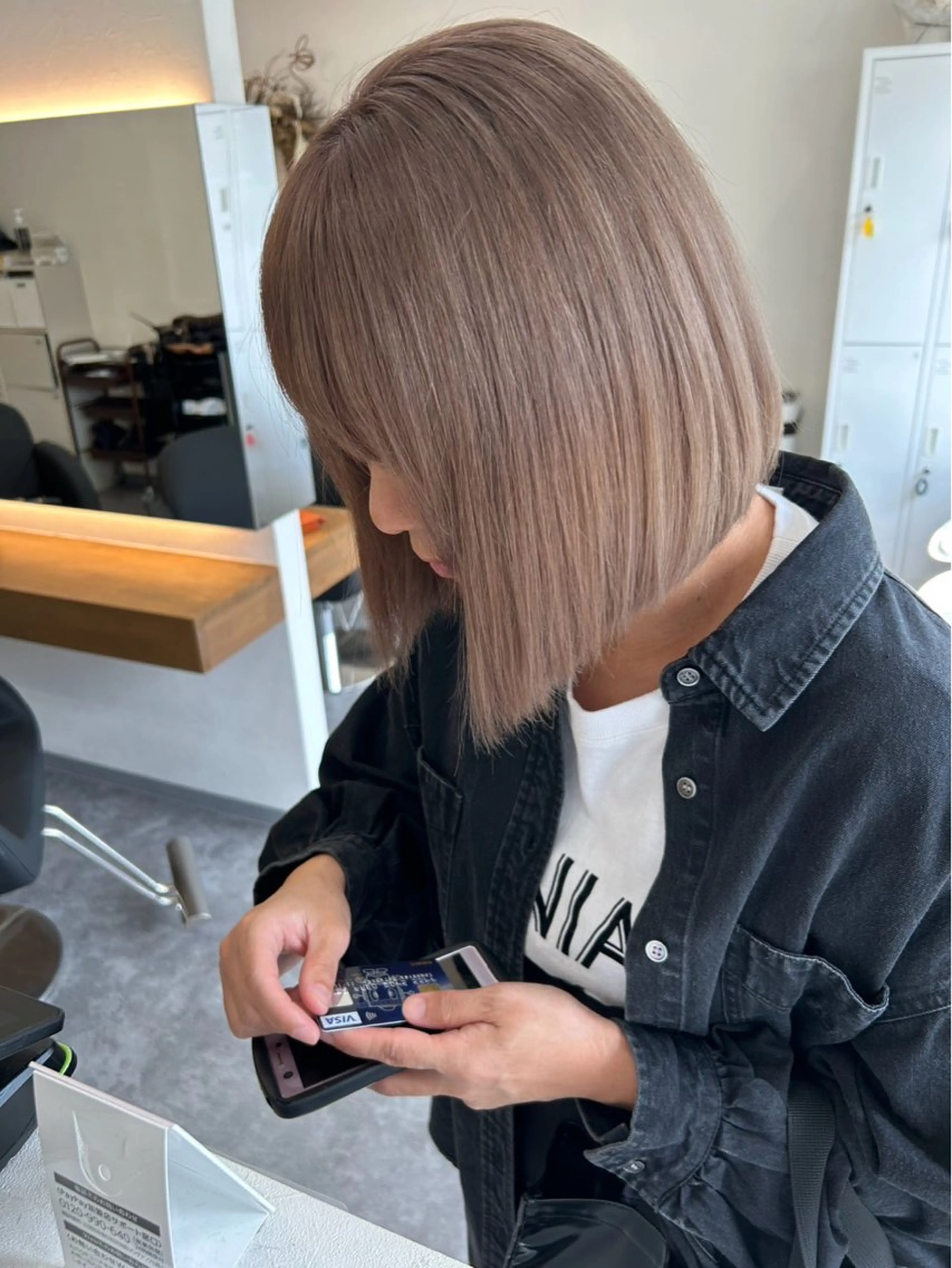 ミディアム ショートボブ ミディアムパーマ 韓国風カラー ボブ ハイライト ミルクティーベージュ 近鉄奈良駅　向田のヘアスタイル