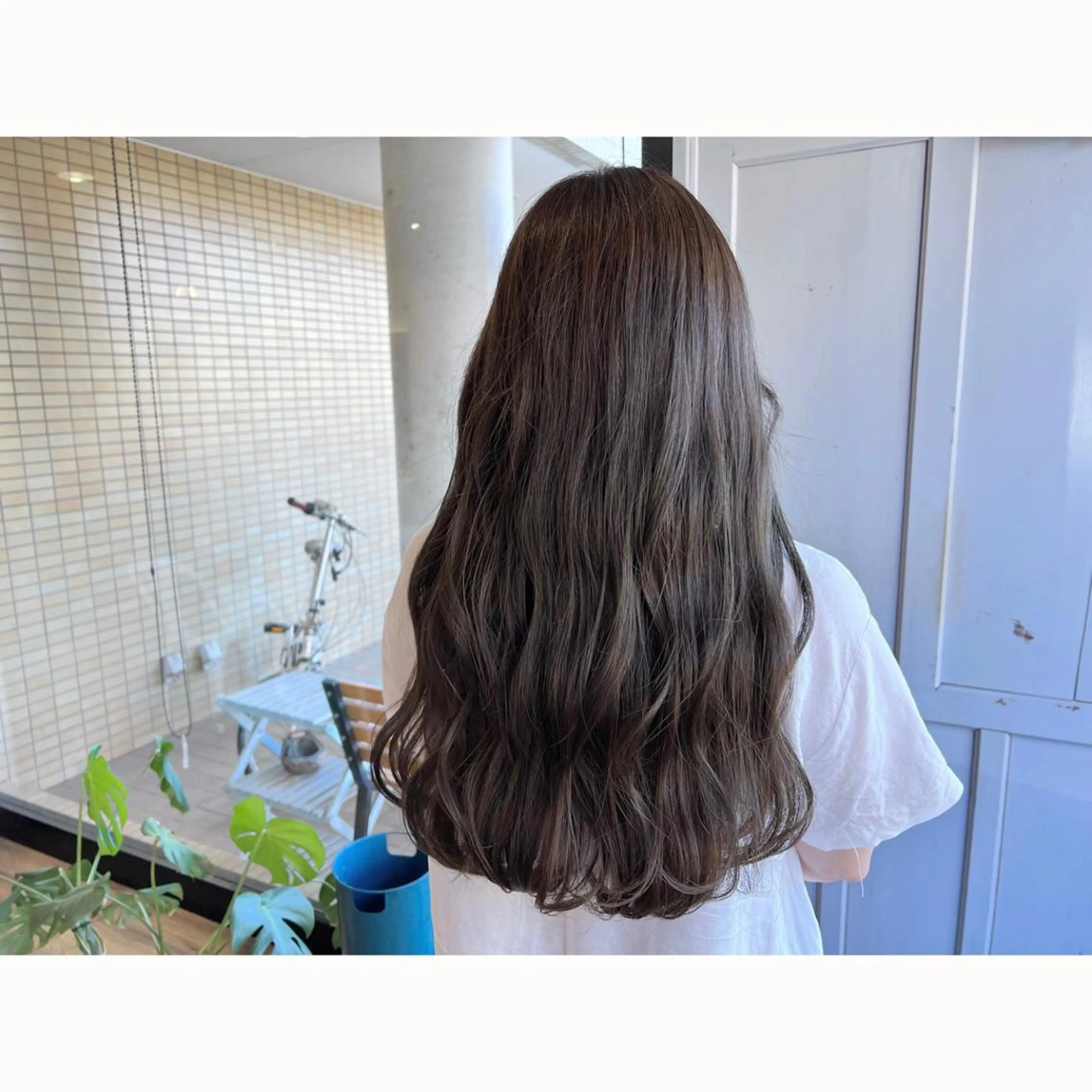 ロング カラー オリーブカラー ヘアカラー トリートメント ツキダテ ユイのヘアスタイル