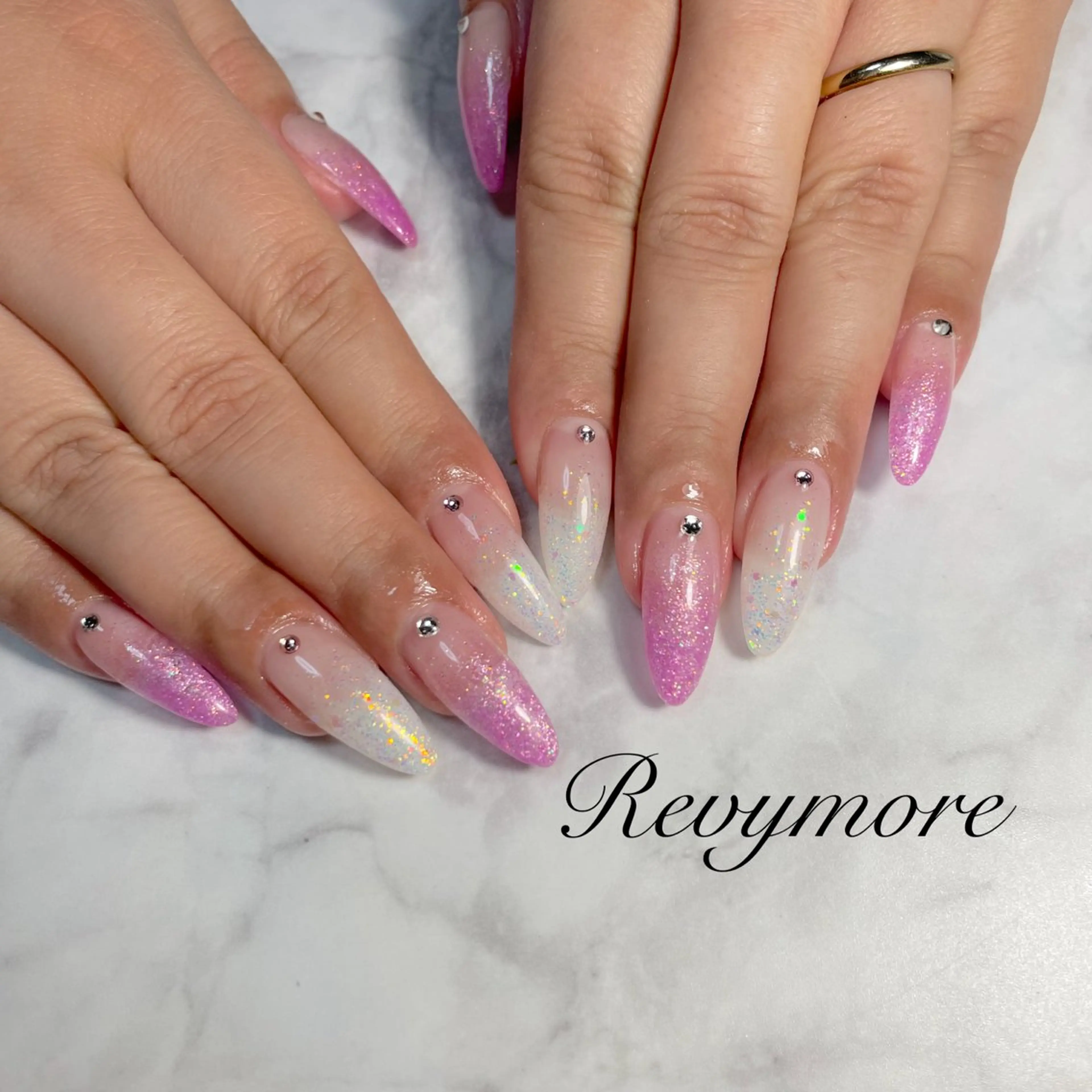 ネイル ジェルネイル キラキラネイル 韓国ネイル ラメ(グリッター) ラメグラデーション nail salon Revymoreのネイルデザイン