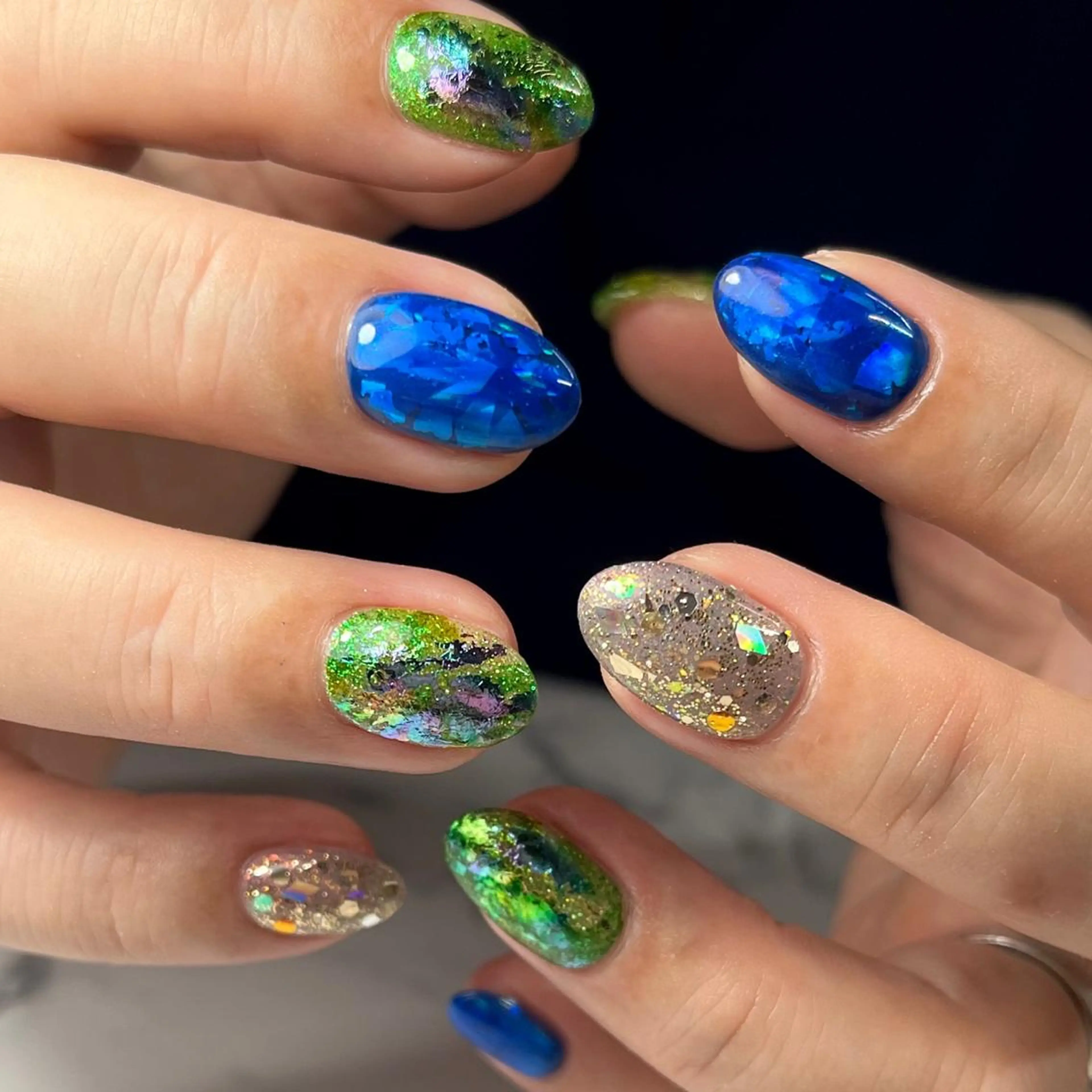 ネイル オーロラネイル ブルー フラッシュネイル グリーン キラキラネイル ハンドネイル NAIL NOWのネイルデザイン