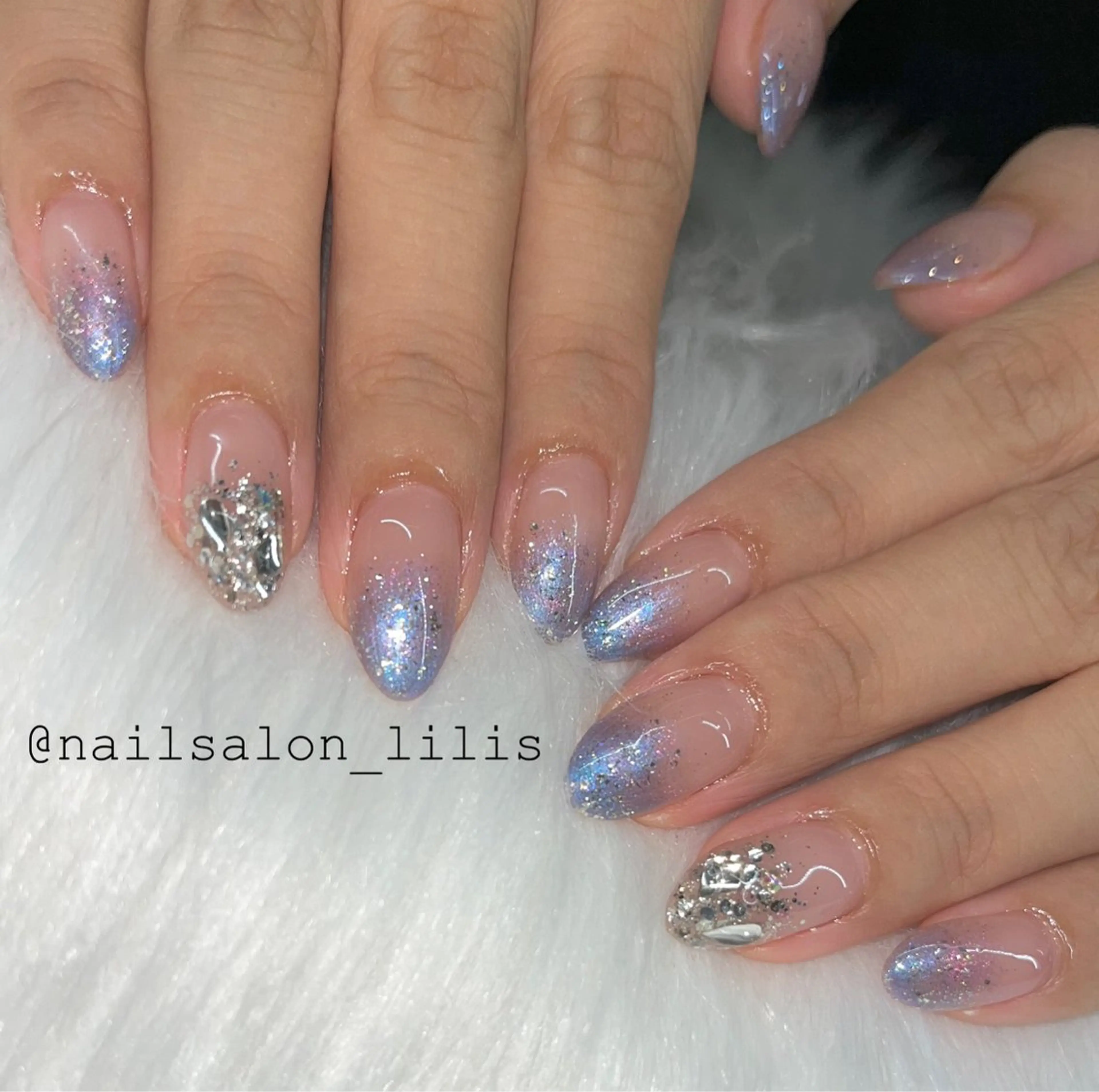 ネイル グラデーション マグネットネイル nailsalon Lilisのネイルデザイン