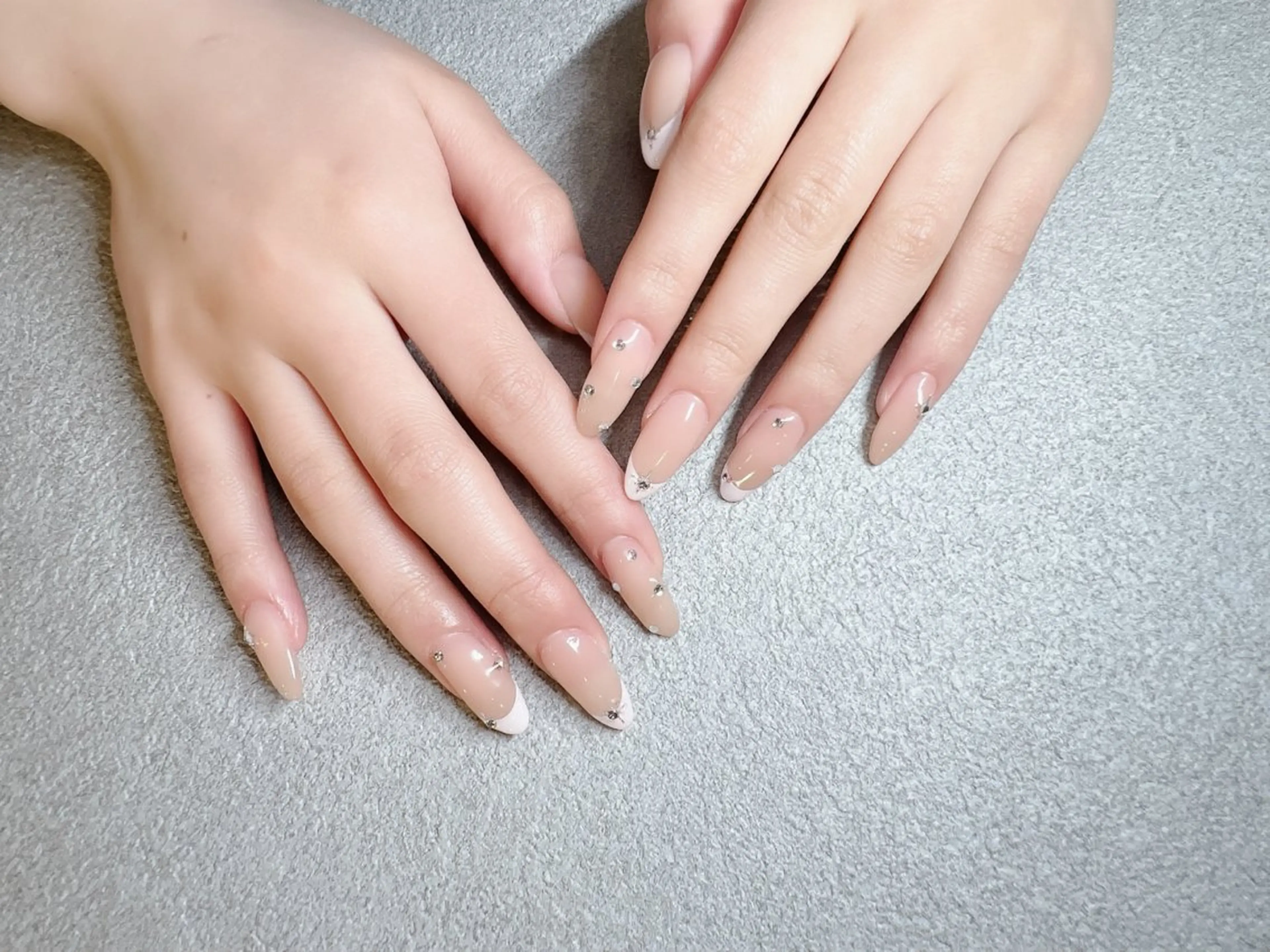 ネイル フレンチネイル ストーンネイル maison AYAKAのネイルデザイン