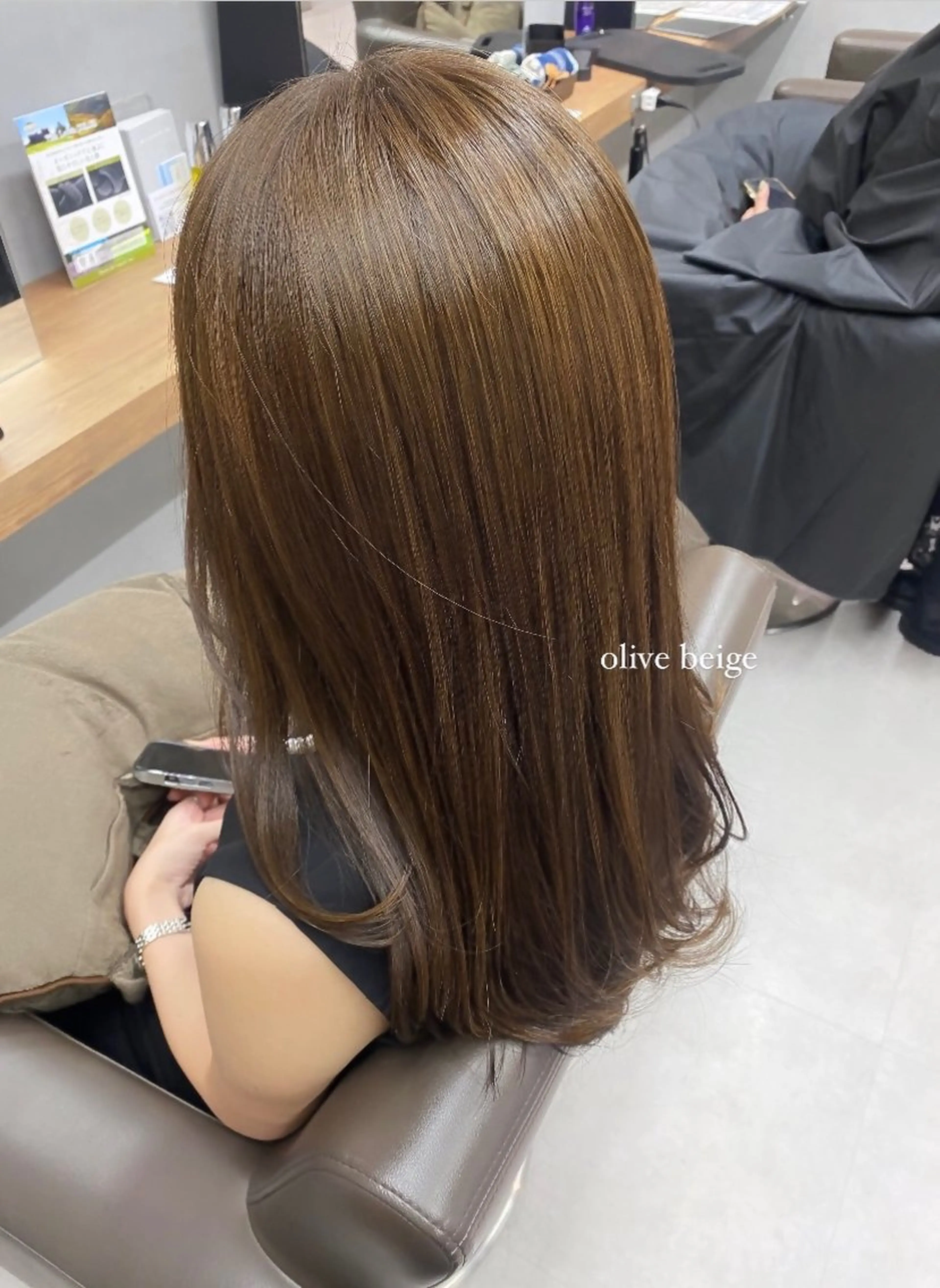 カラー 透けるベージュ/ 艶カラー♡のヘアスタイル