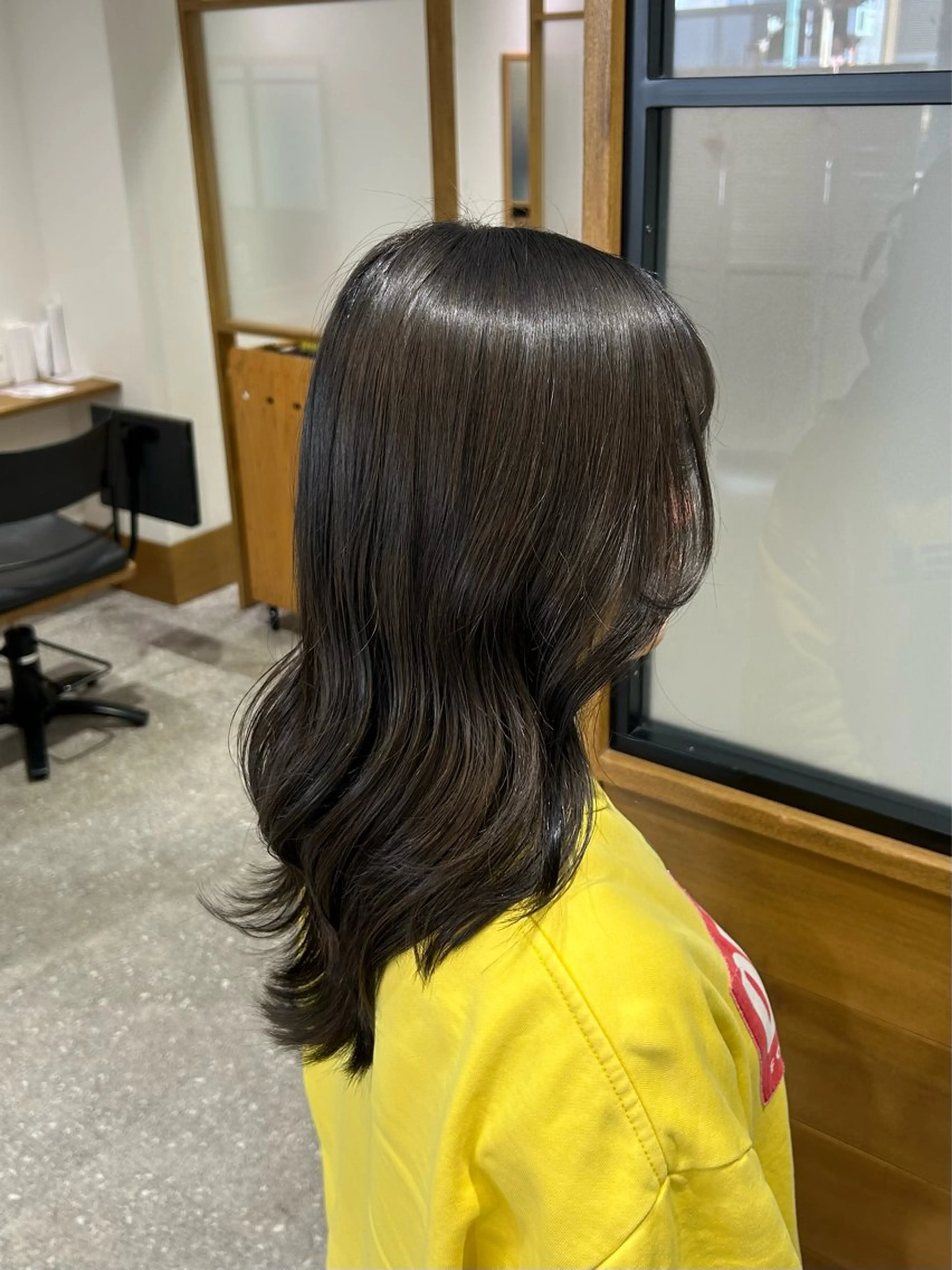 セミロング ヘアカラー やなぎさわ はるなのヘアスタイル