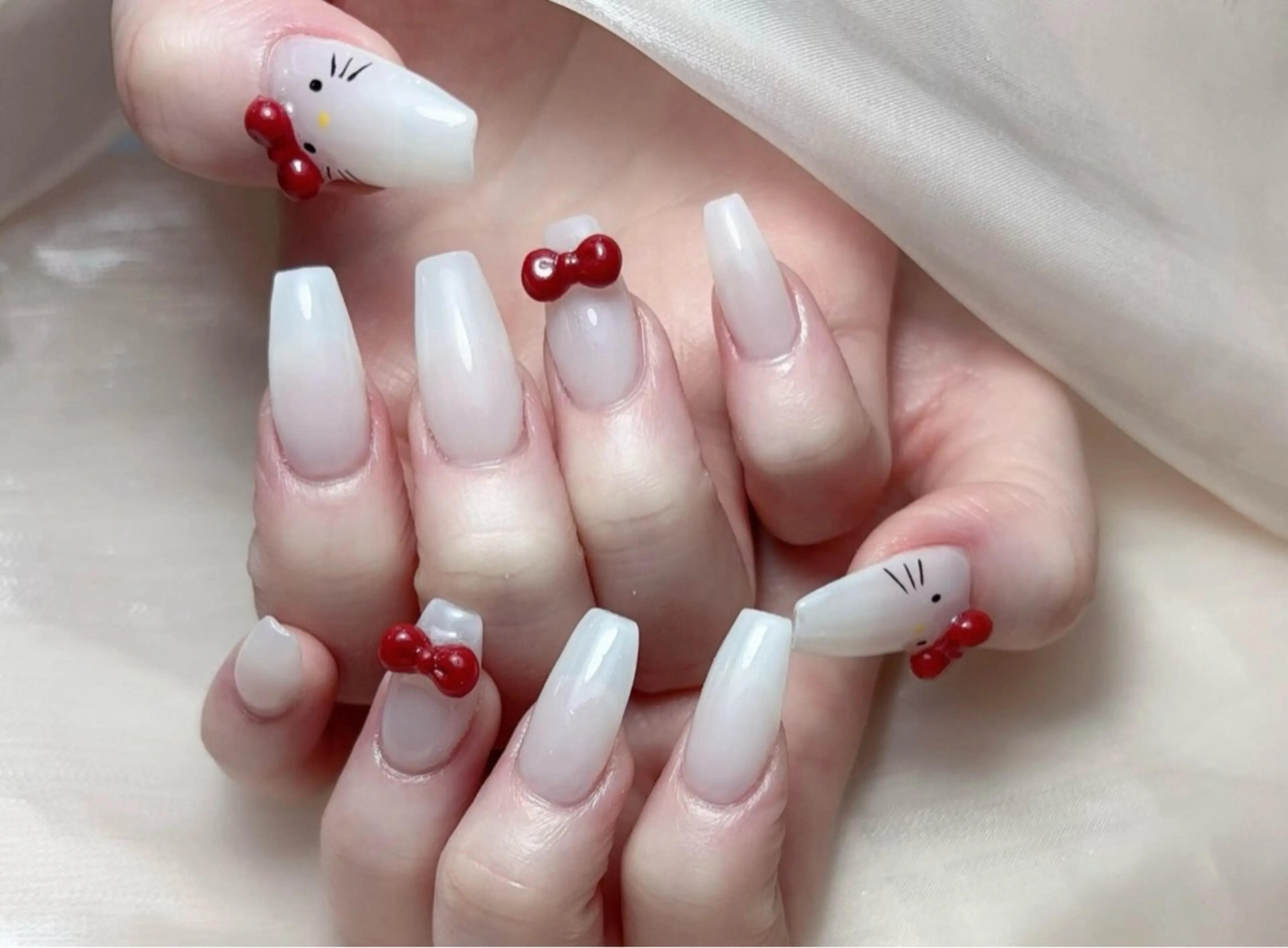 ネイル アートネイル オーロラネイル ガーリー キラキラネイル 韓国ネイル ハンドネイル ╹◡╹Mimoミモ Eye&Nailのマツエク・マツパデザイン