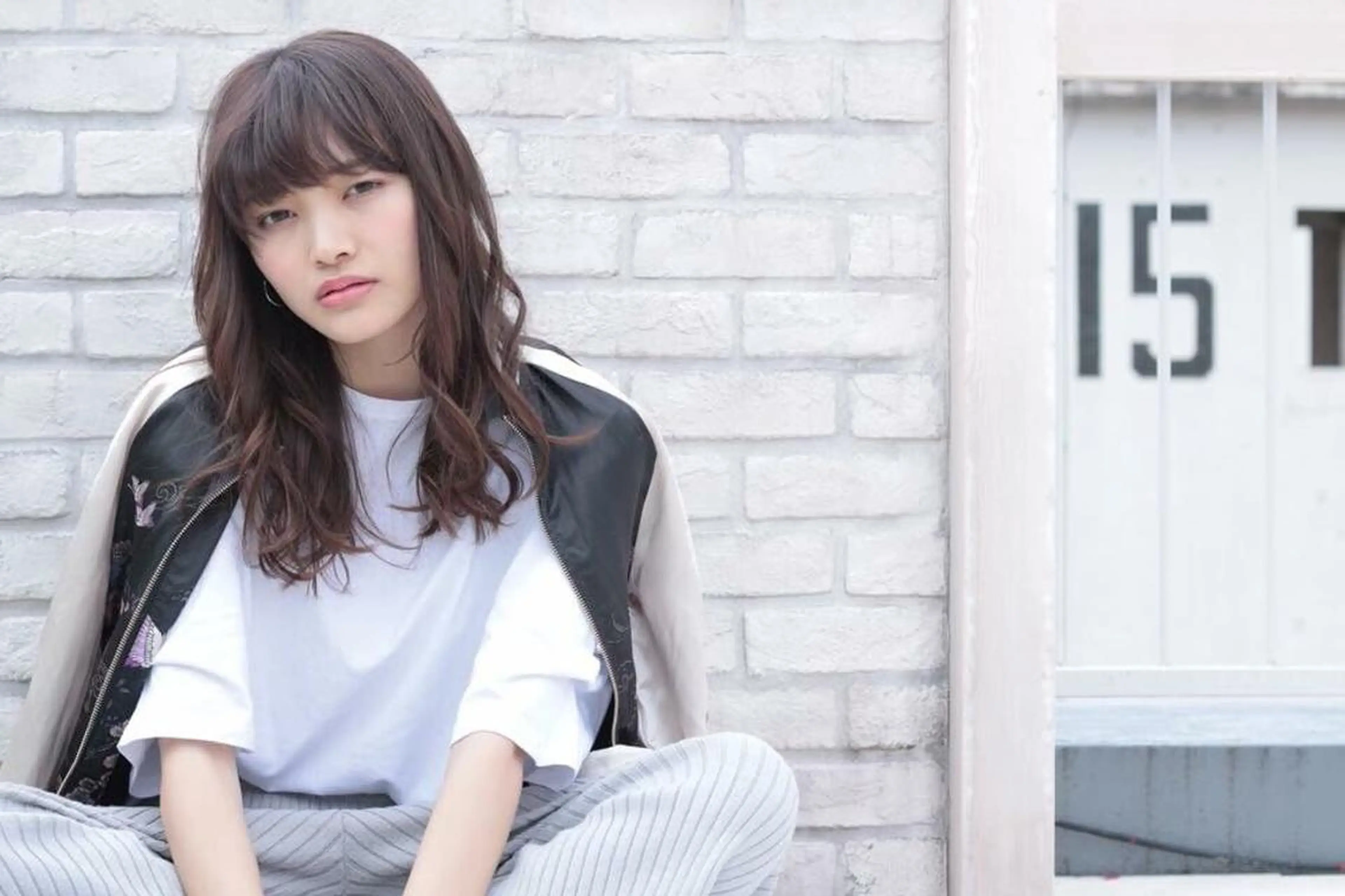 ロング カラー ヘアアレンジ マツエク・マツパ レイヤーカット✖️ 柔らかベージュカラーのヘアスタイル