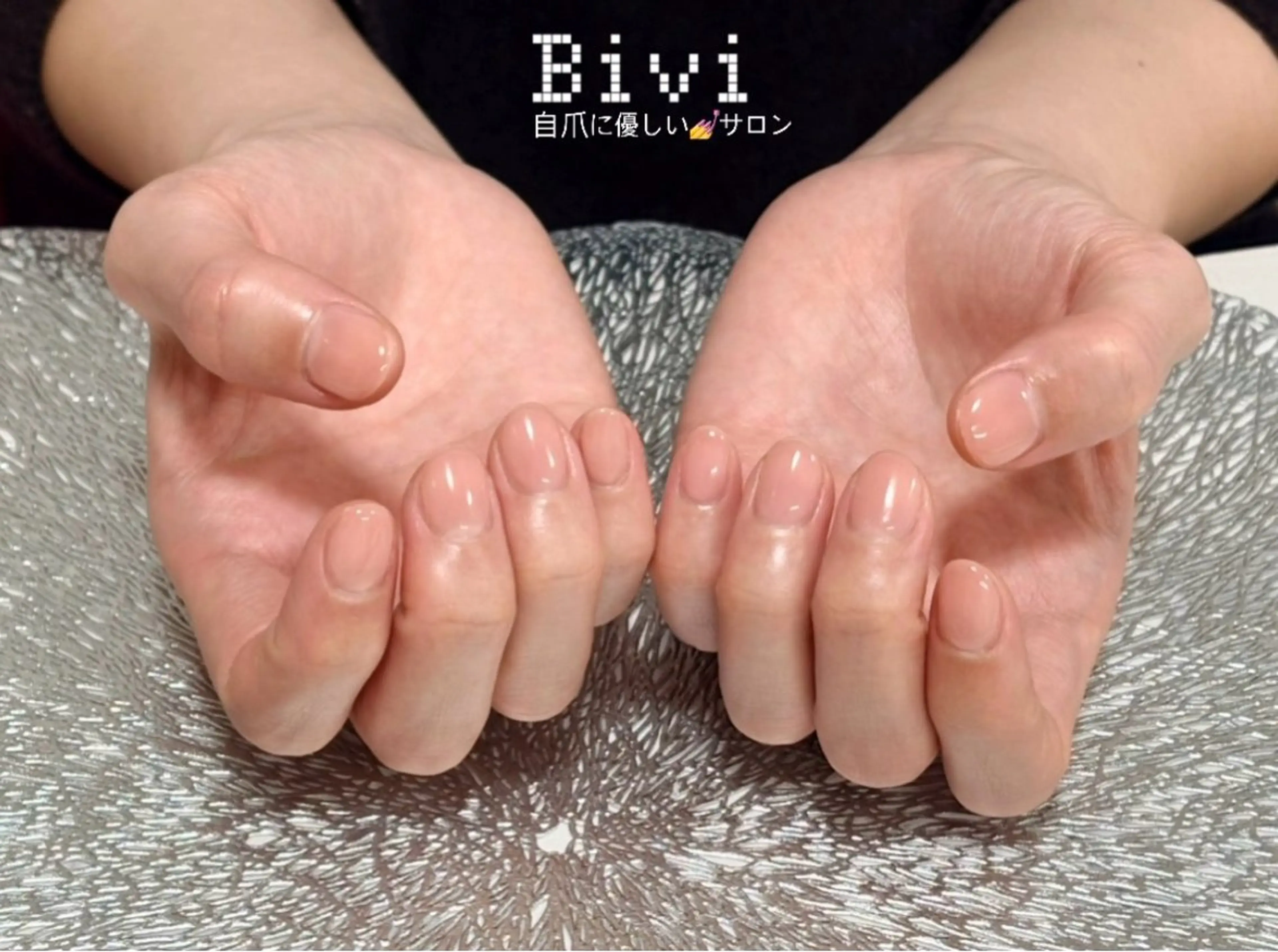 ネイル ラメ(グリッター) 持ち込み オフィスネイル ワンホンネイル 冬ネイル ハンドネイル ハンドケア ♡Bivi♡自爪に 優しいネイルサロンのネイルデザイン