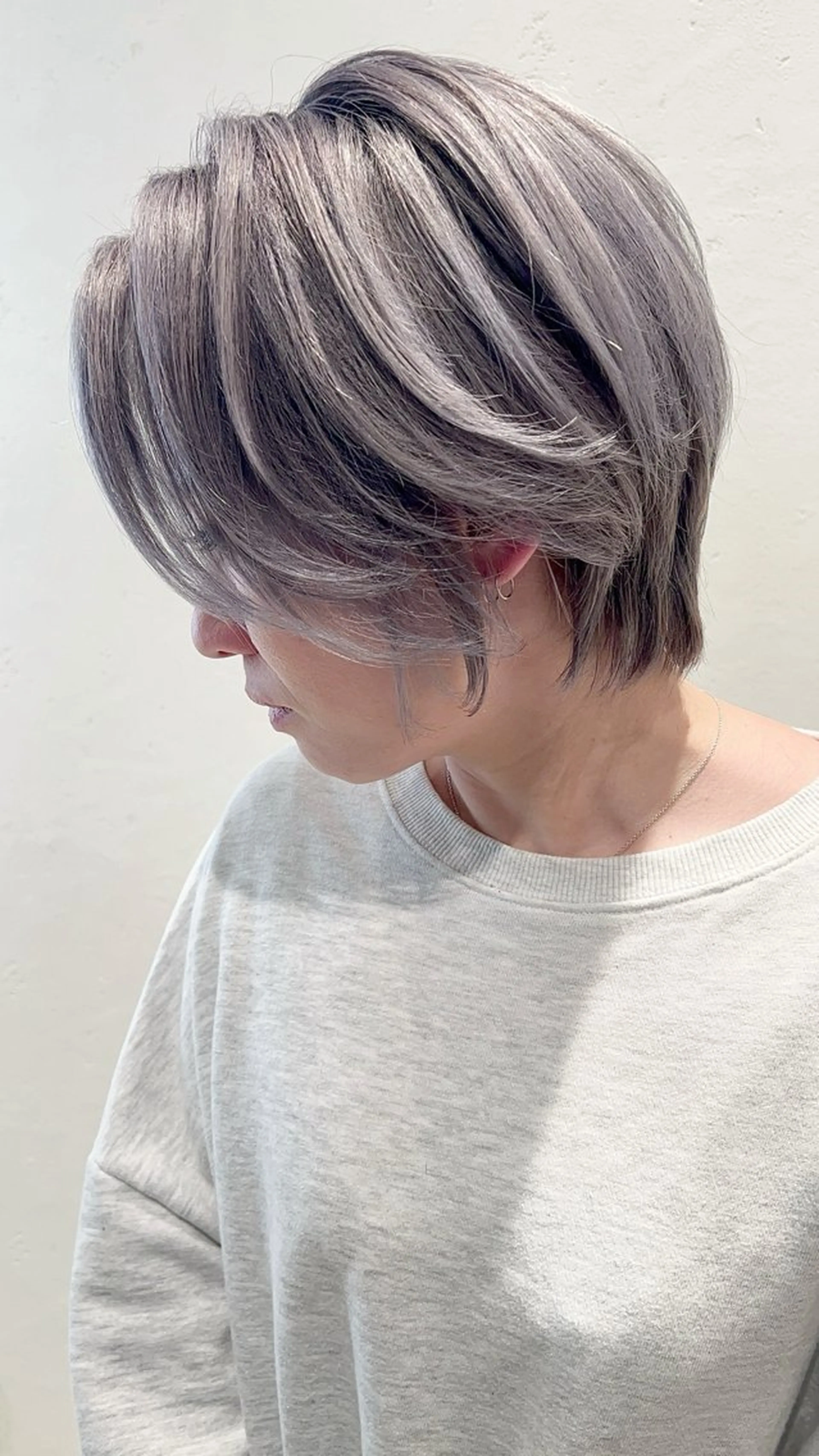 ショート カラー ショートボブ シルバー ボブ ショートヘア 松本 明日可のヘアスタイル