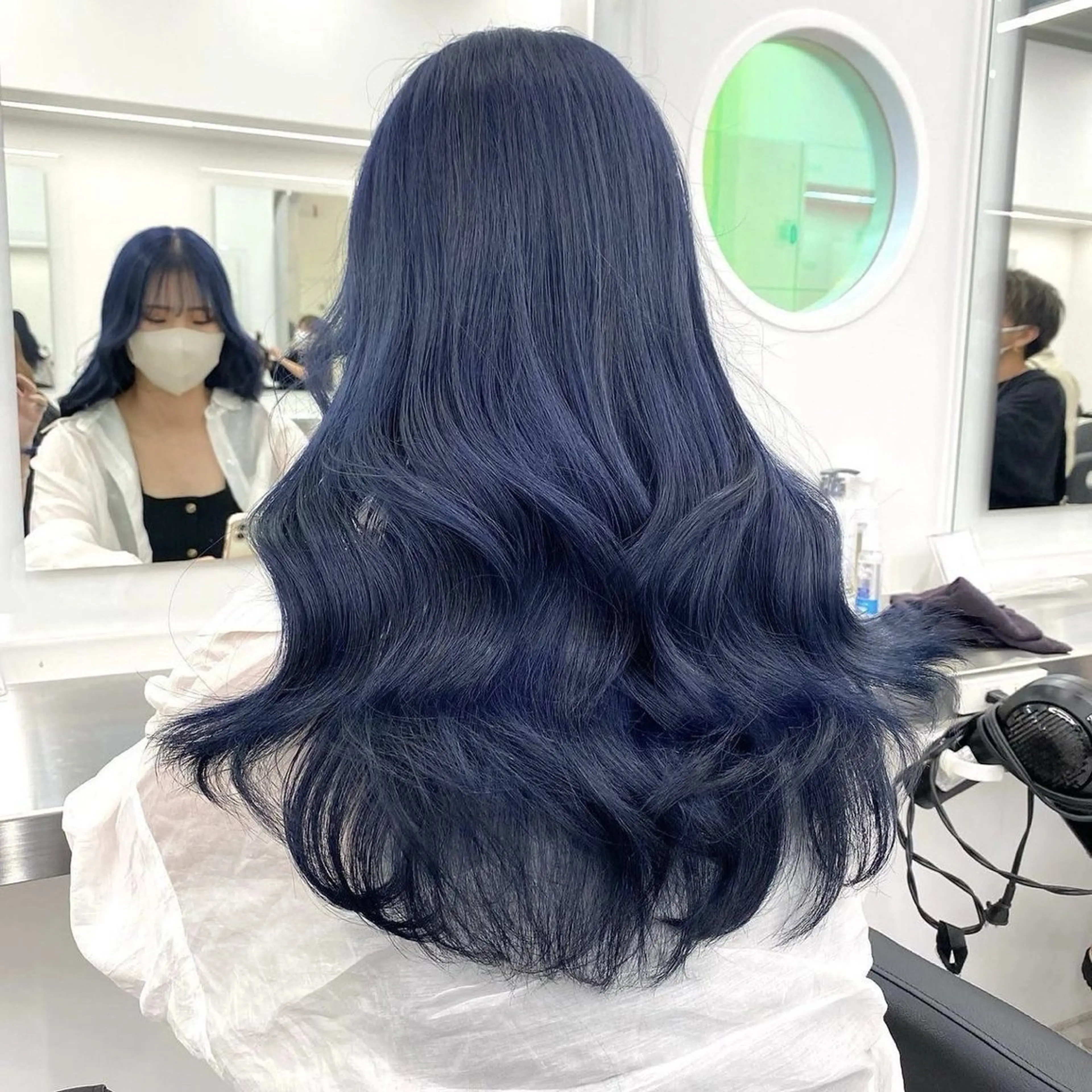 セミロング カラー ヘアアレンジ 🫧モテる💗ダメー ジレスハイトーン🫧のヘアスタイル