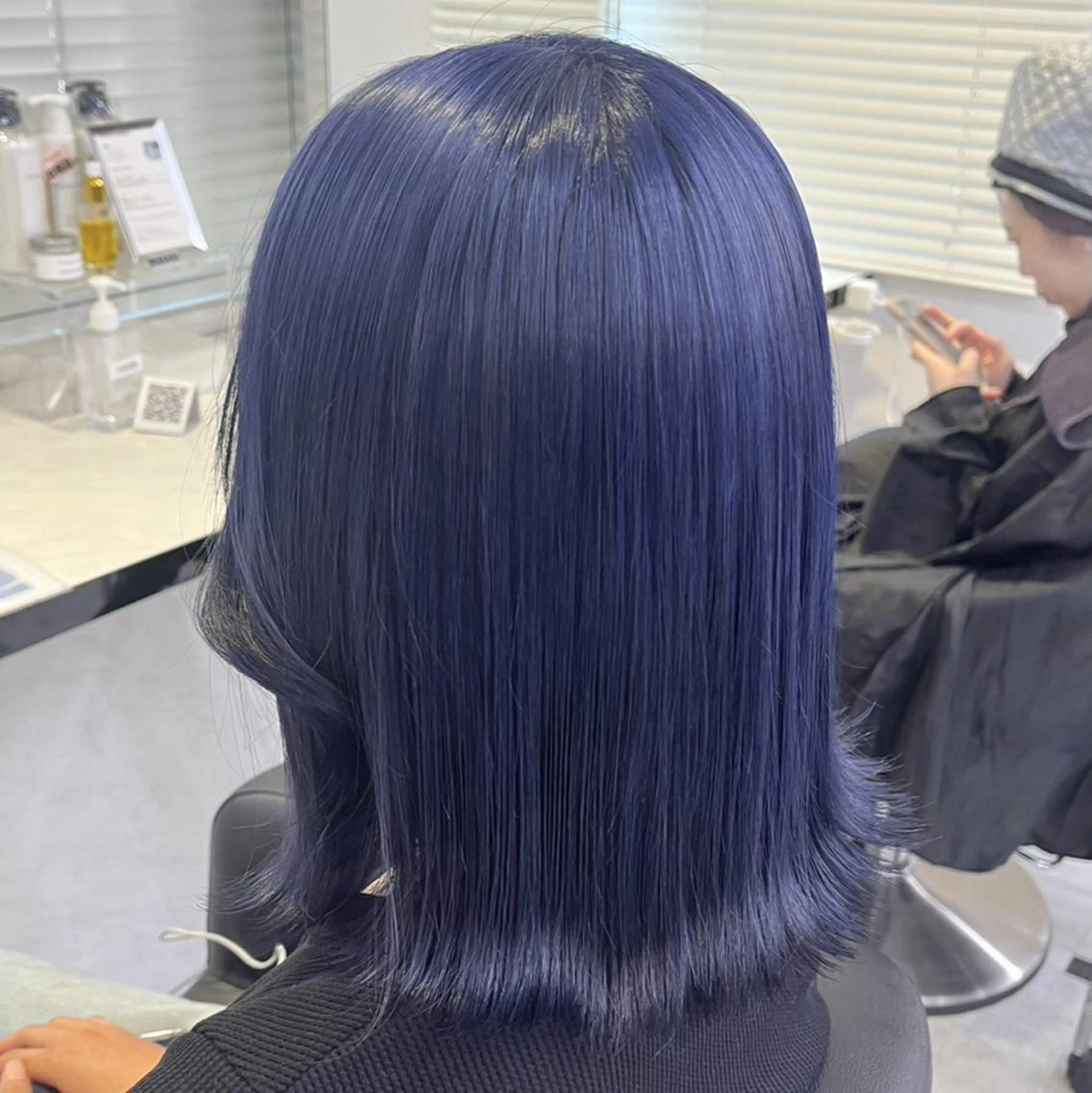 セミロング ヘアカラー トリートメント 🤍ハイトーン寒色 🤍MADOKAのヘアスタイル