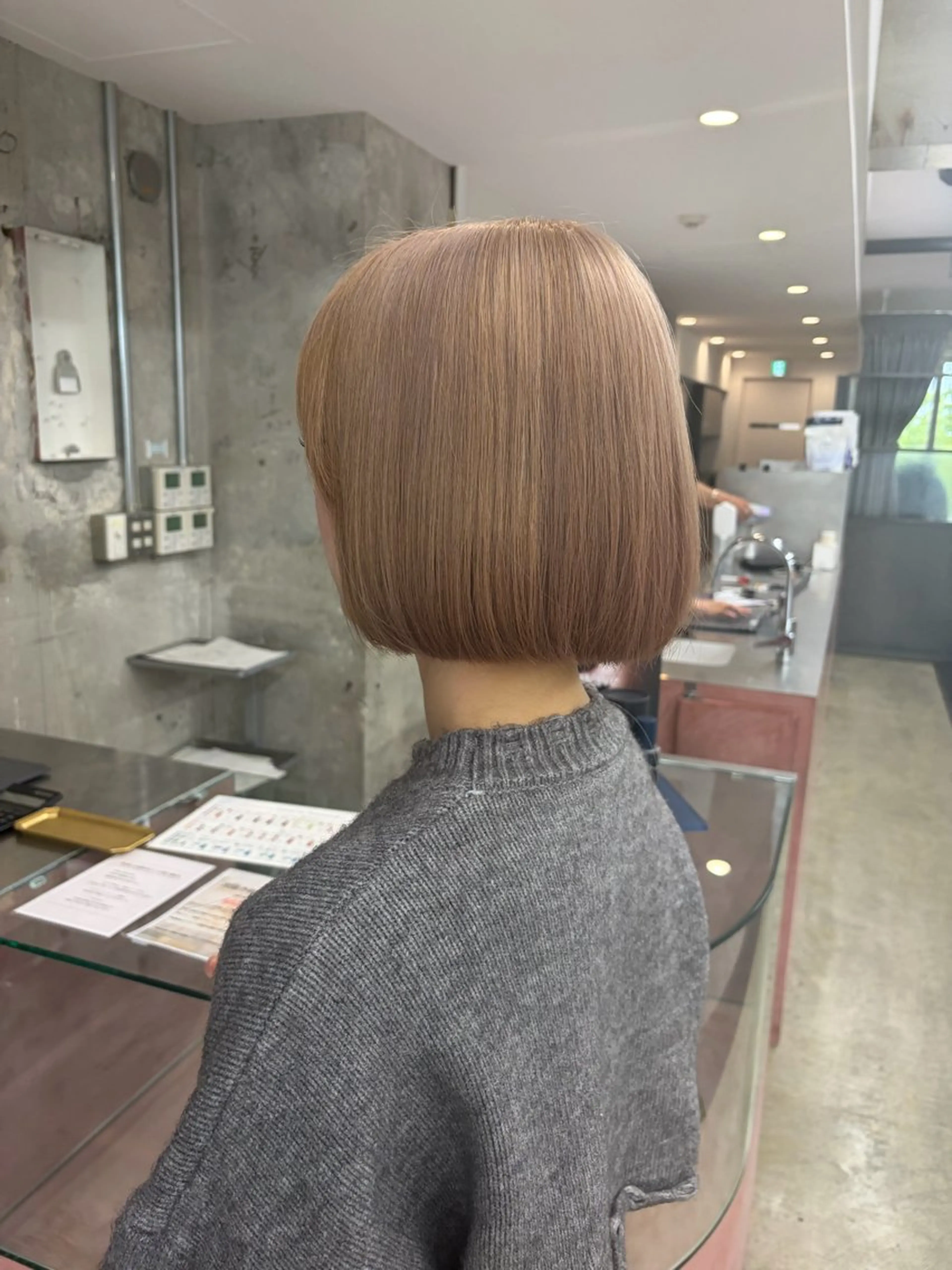 ミディアム カット ヘアカラー トリートメント 鈴木瑛里/ブロンド ベージュ/男女のヘアスタイル