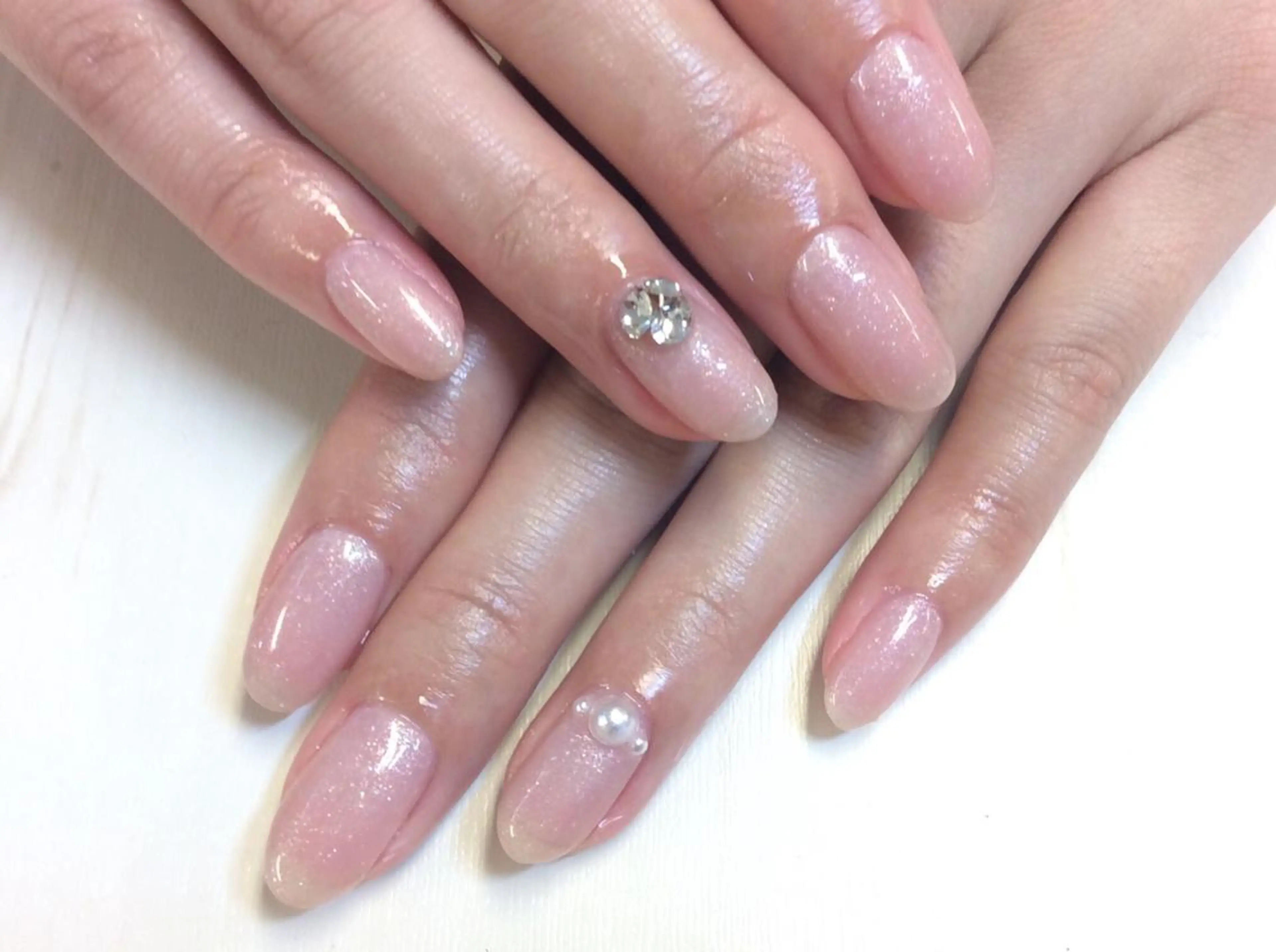 ネイル ストーンネイル 新橋 ルキナ スタッフのネイルデザイン