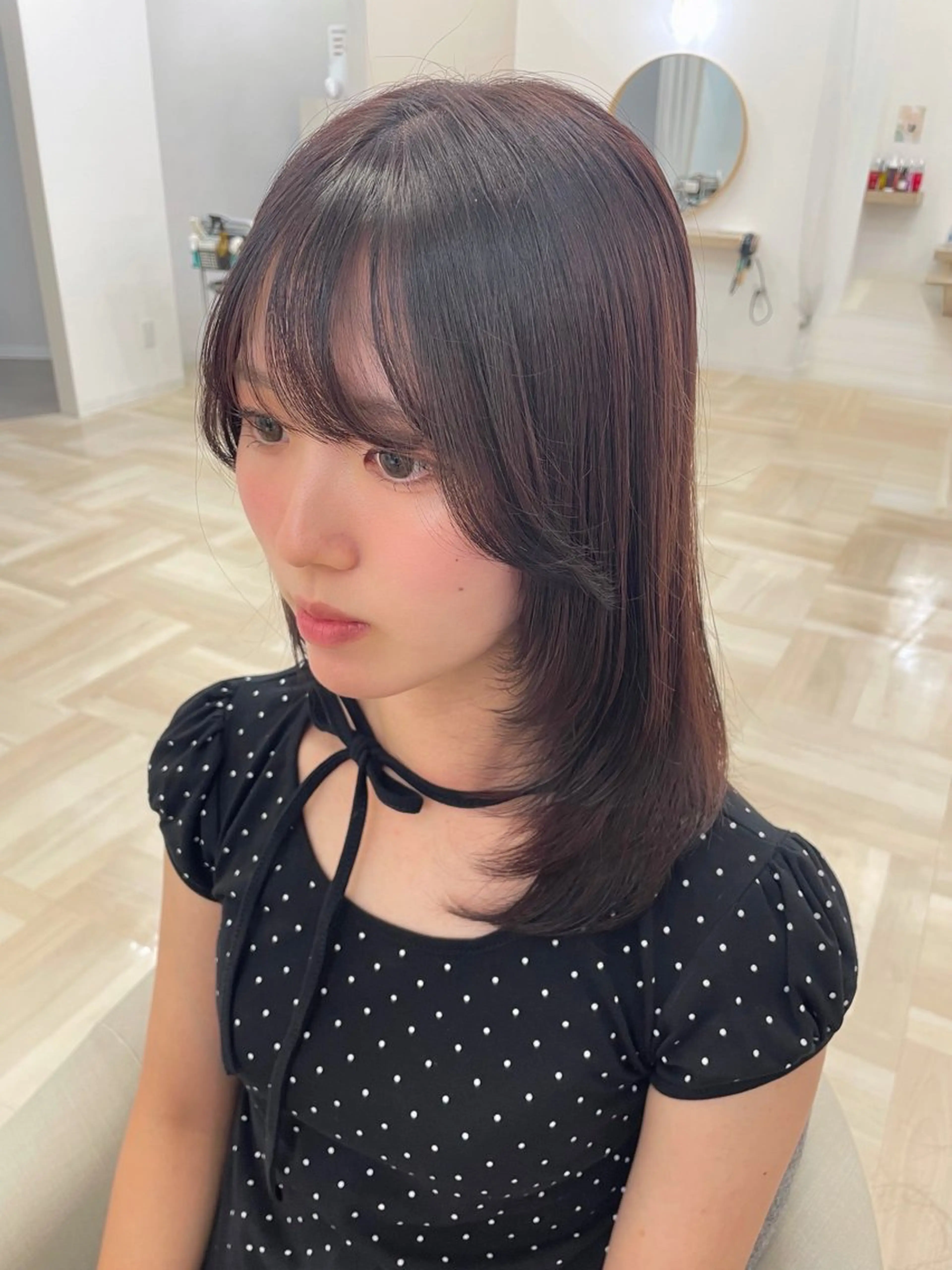 ミディアム 顔周りカット レイヤーカット 川下 葉音のヘアスタイル