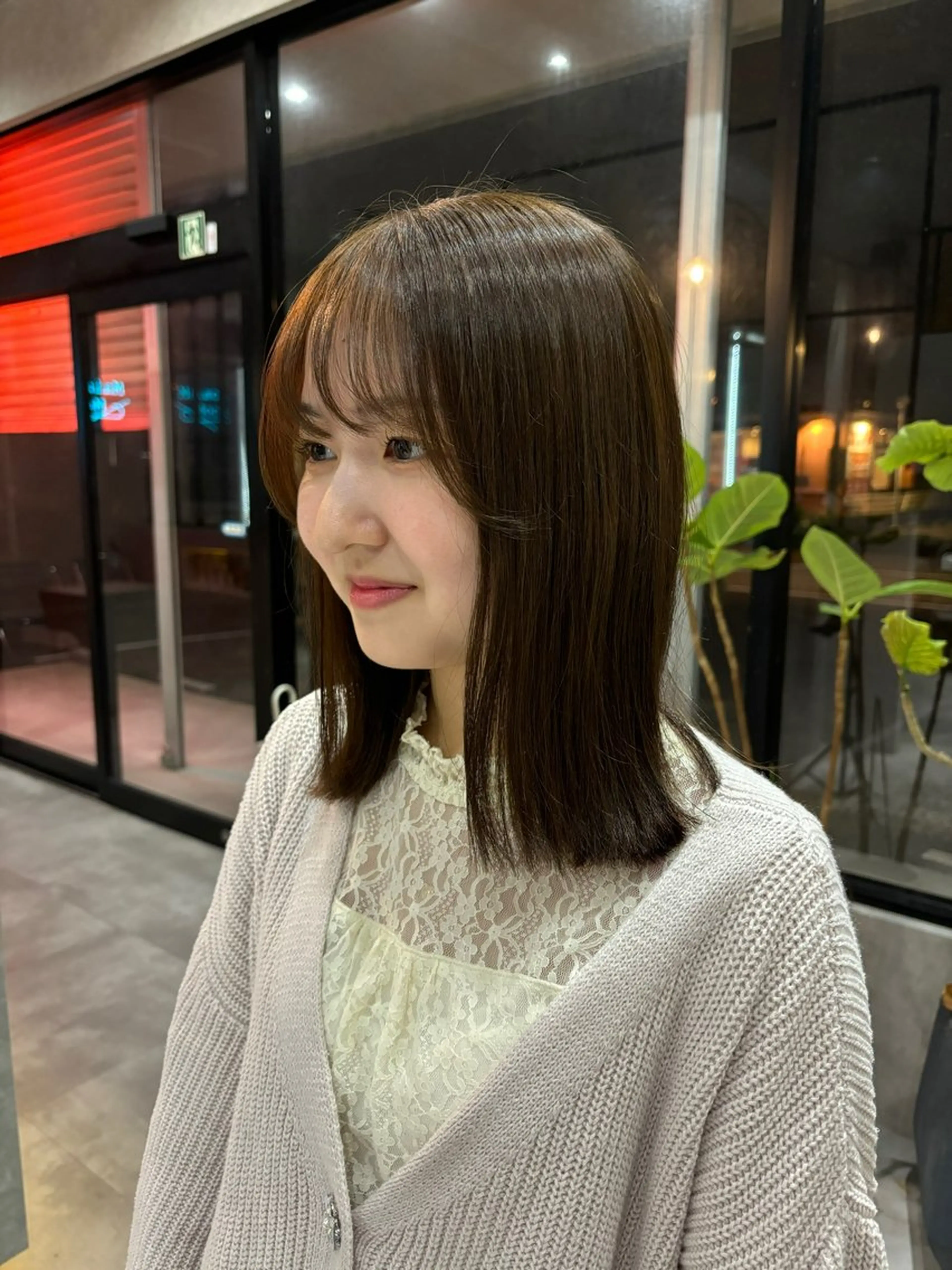 ミディアム 外ハネヘア カット つちくら あみのヘアスタイル