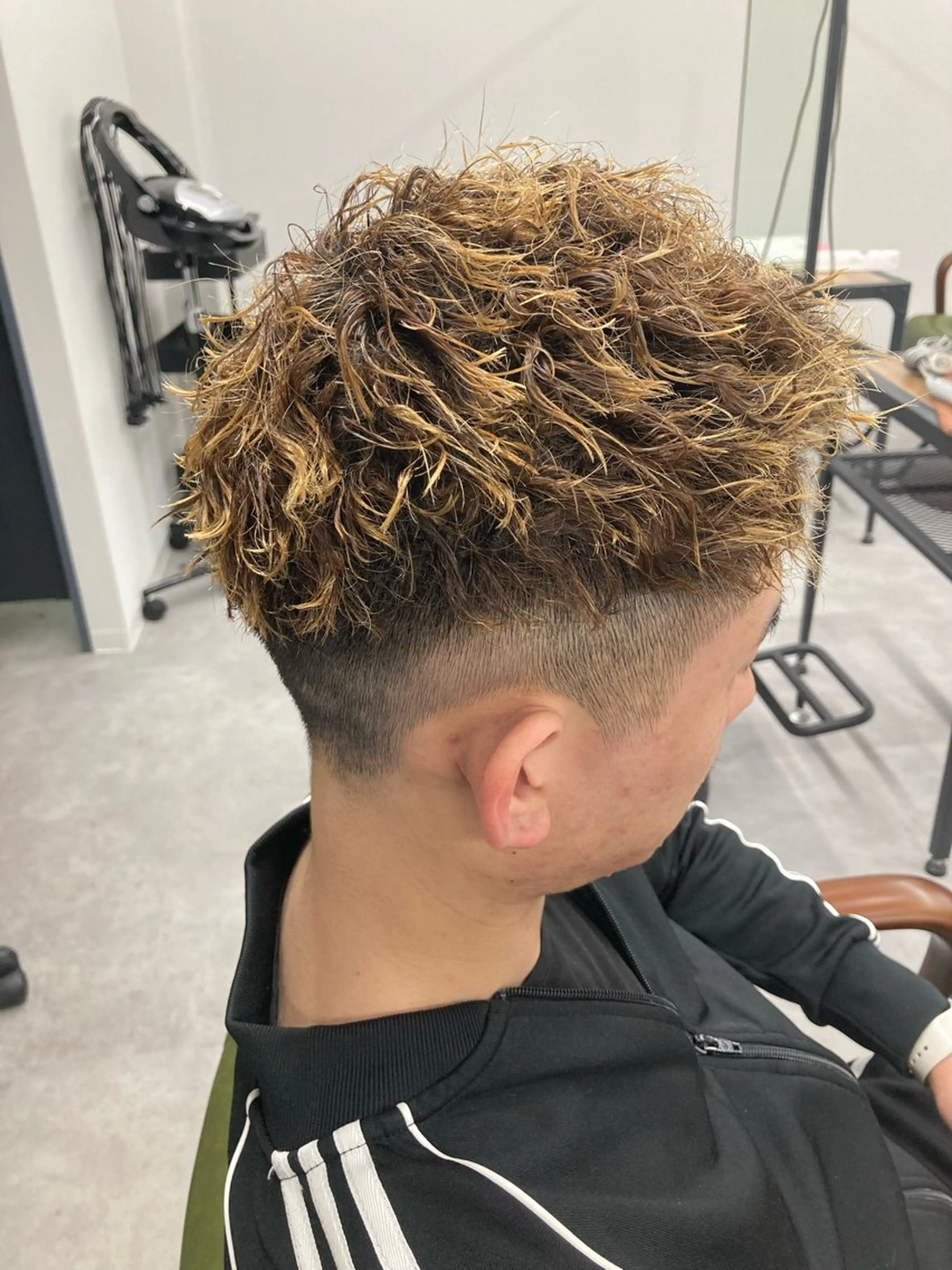 ショート メンズ メンズパーマ メンズツイストパーマ ツイストパーマ SHAFT Ieiriのヘアスタイル
