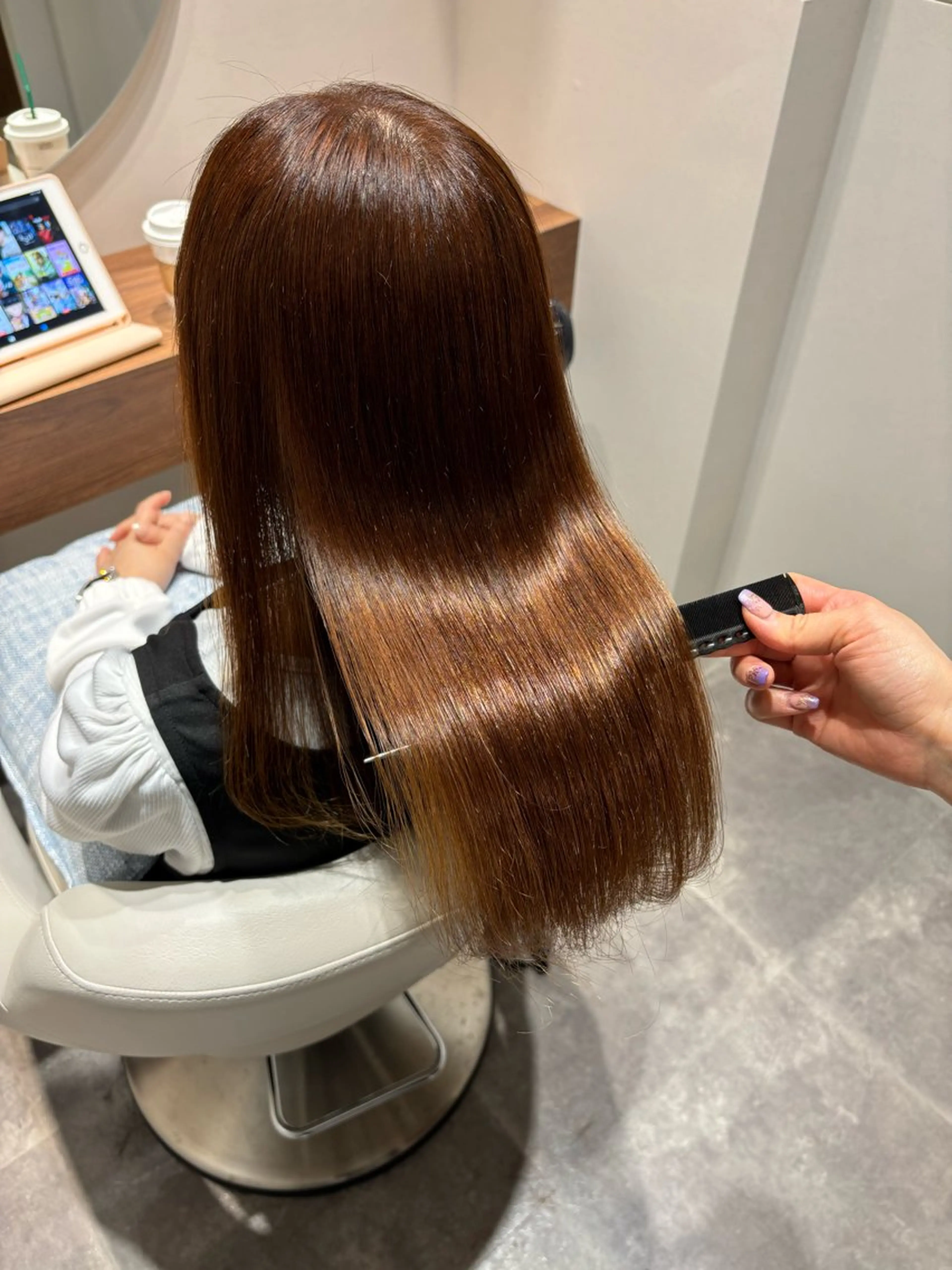 セミロング カット 縮毛矯正 トリートメント 美髪ヘア 🤍erikaのヘアスタイル