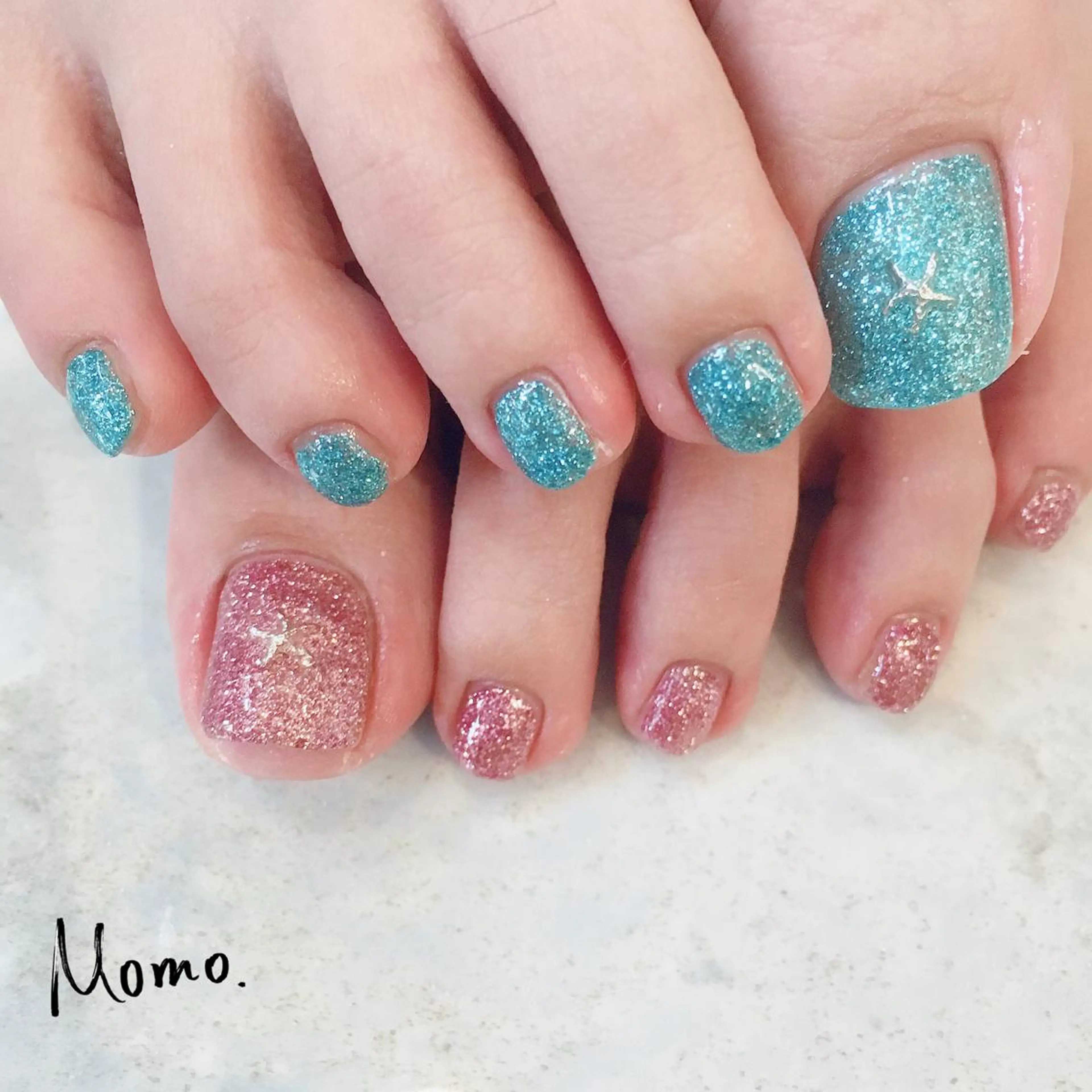 ネイル フットネイル M O M Oのネイルデザイン
