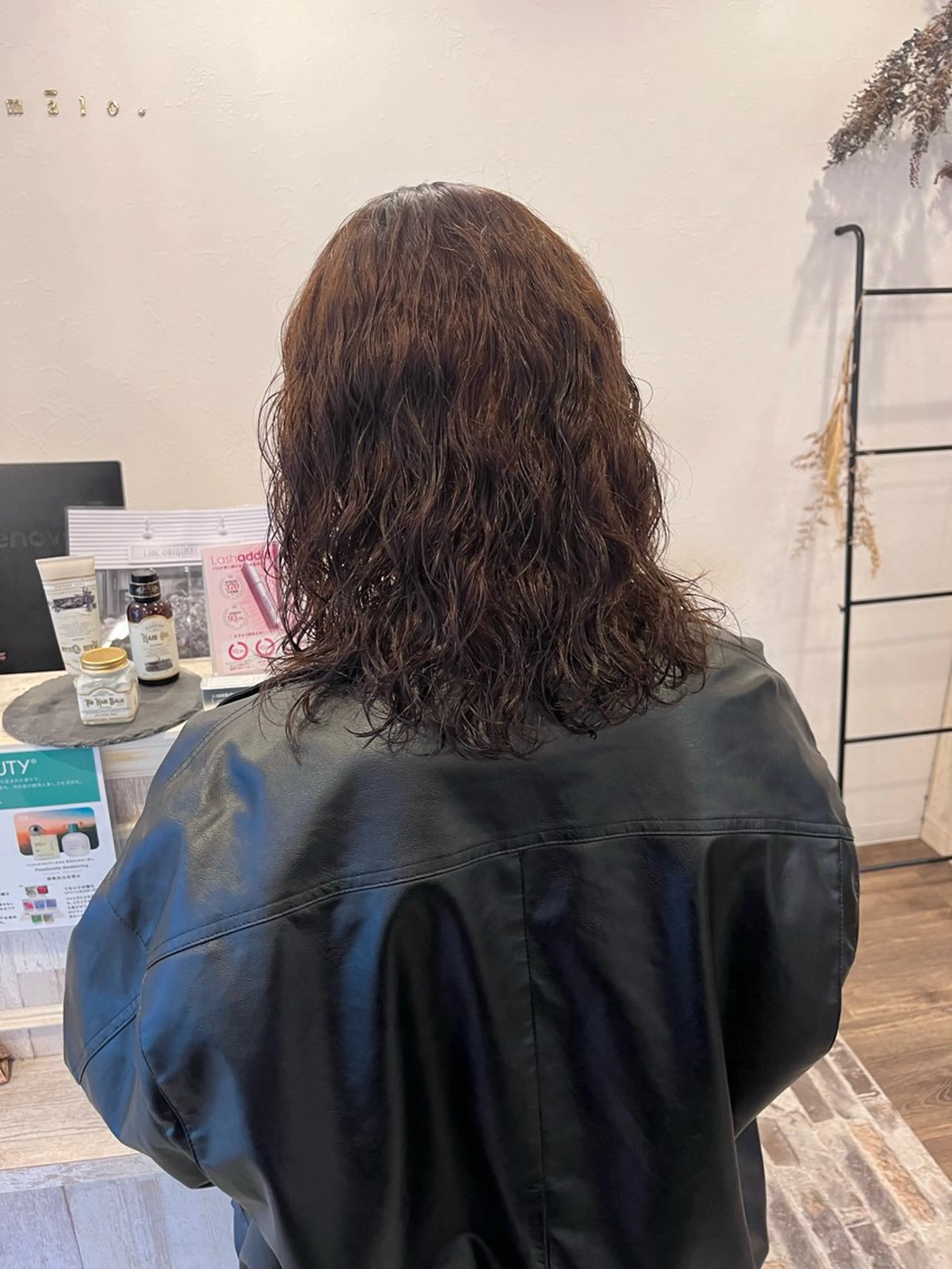 ミディアム カラー パーマ ミディアムパーマ プードルパーマ カット ヘアカラー パーマ niko RINKAのヘアスタイル