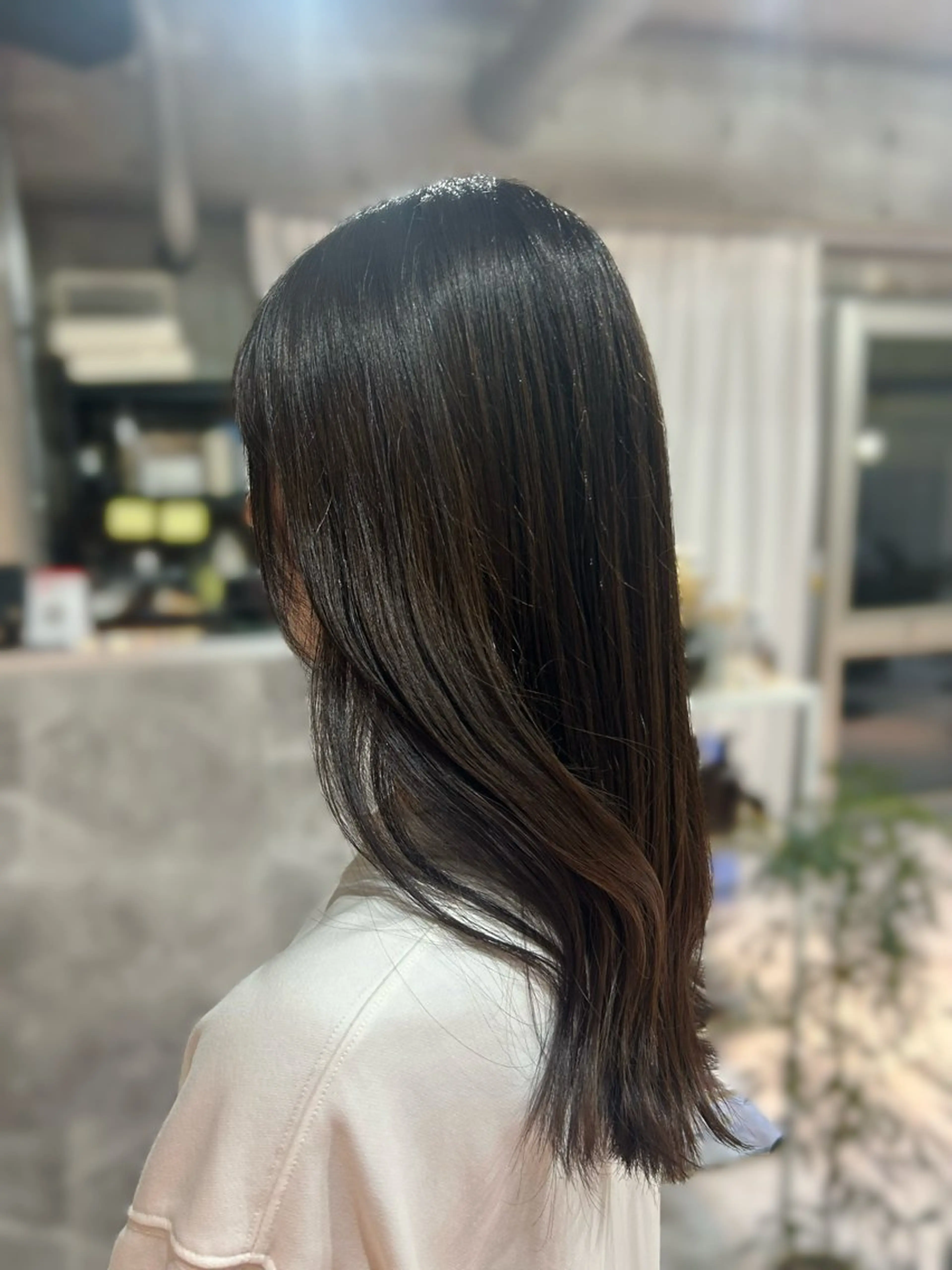 ロング カラー グレージュ NAHO 艶カラー/髪質改善のヘアスタイル