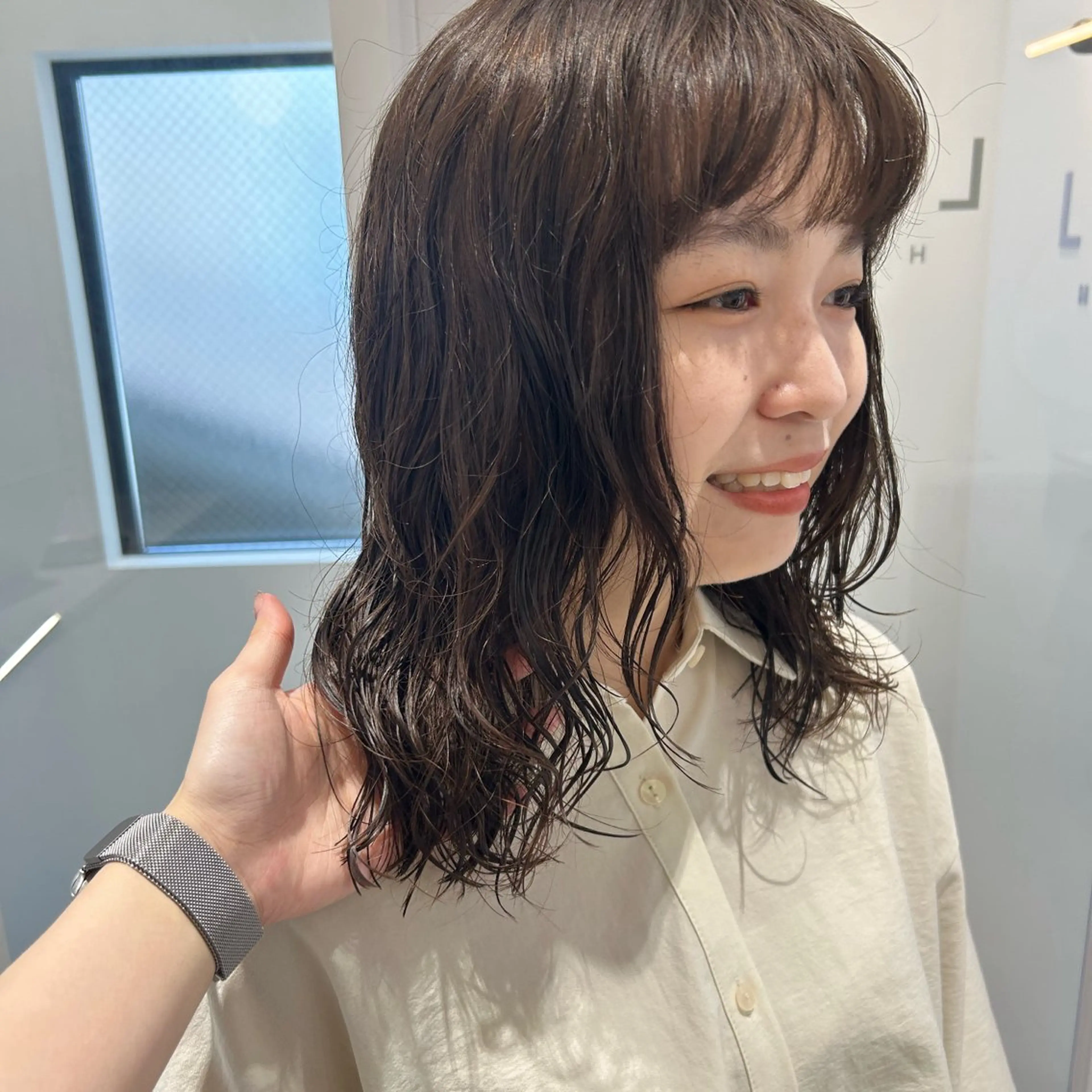 ミディアム カラー パーマ チアキ ジュリのヘアスタイル