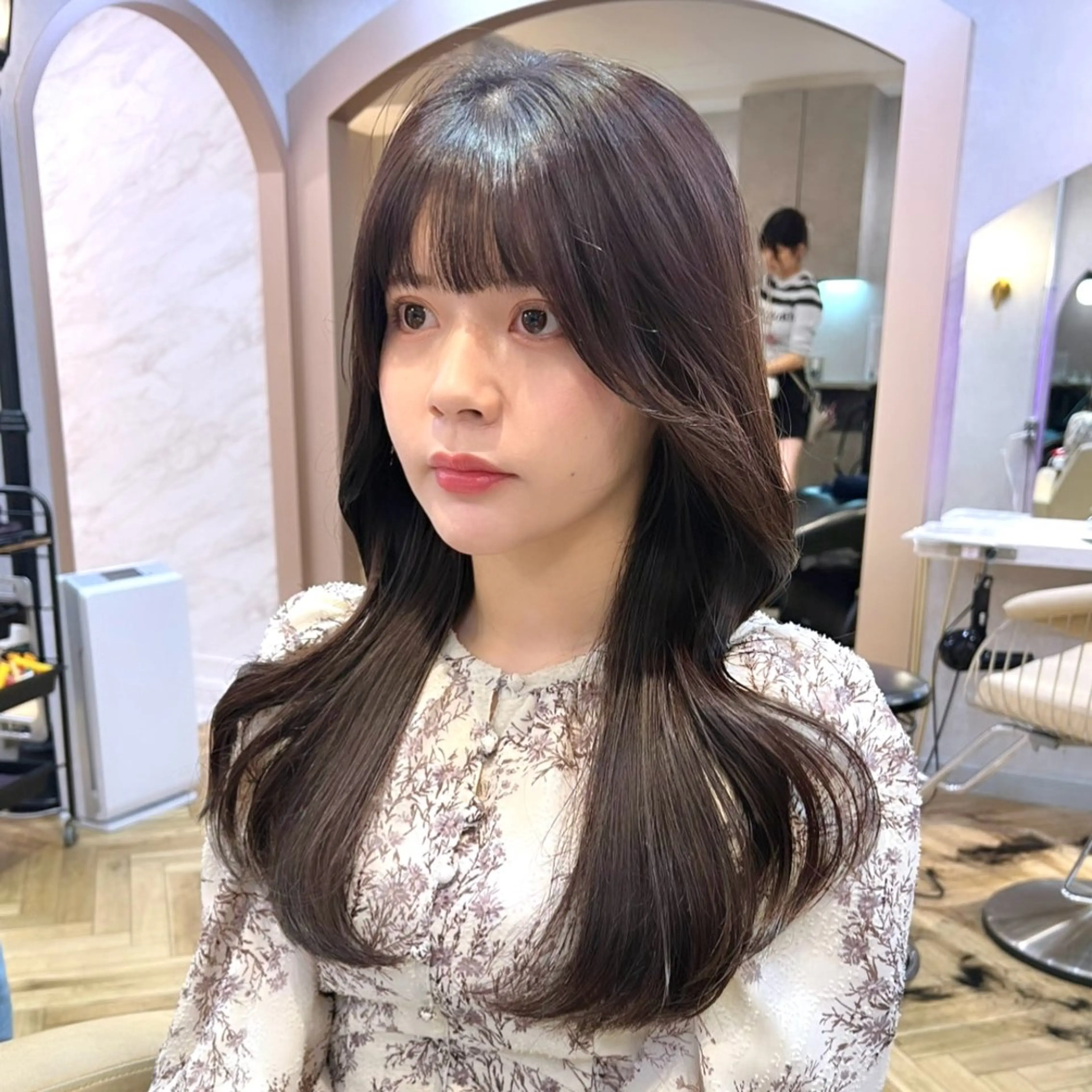 ロング カラー ベージュカラー オリーブベージュ くびれヘア 韓国風ヘア レイヤーカット カット ヘアカラー トリートメント 前髪/ 顔周り/とばみかのヘアスタイル