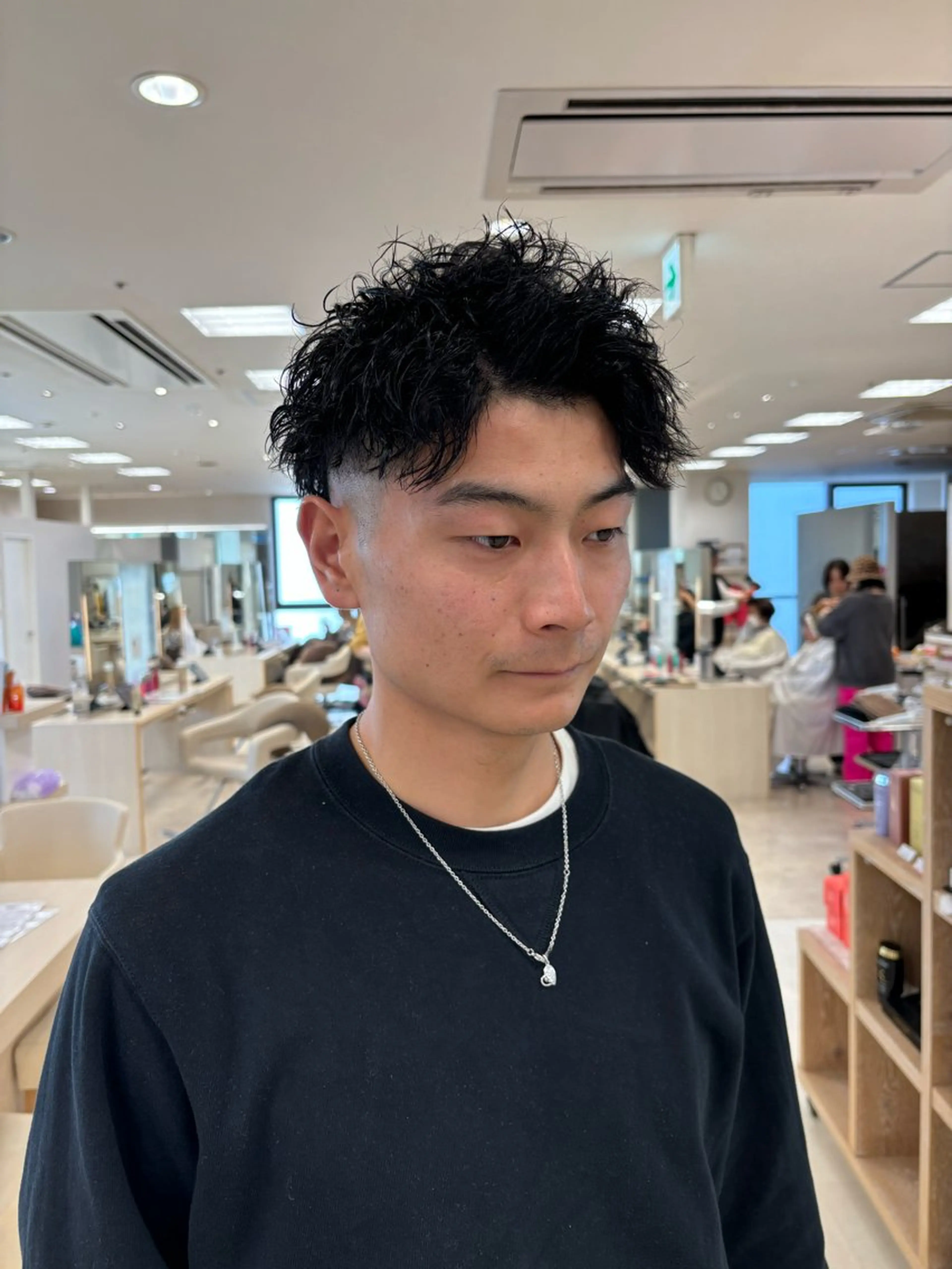 【✨️不動の人気✨】メンズ カット＋ツイストスパイラルパーマ＋眉カット＋トリートメントの写真