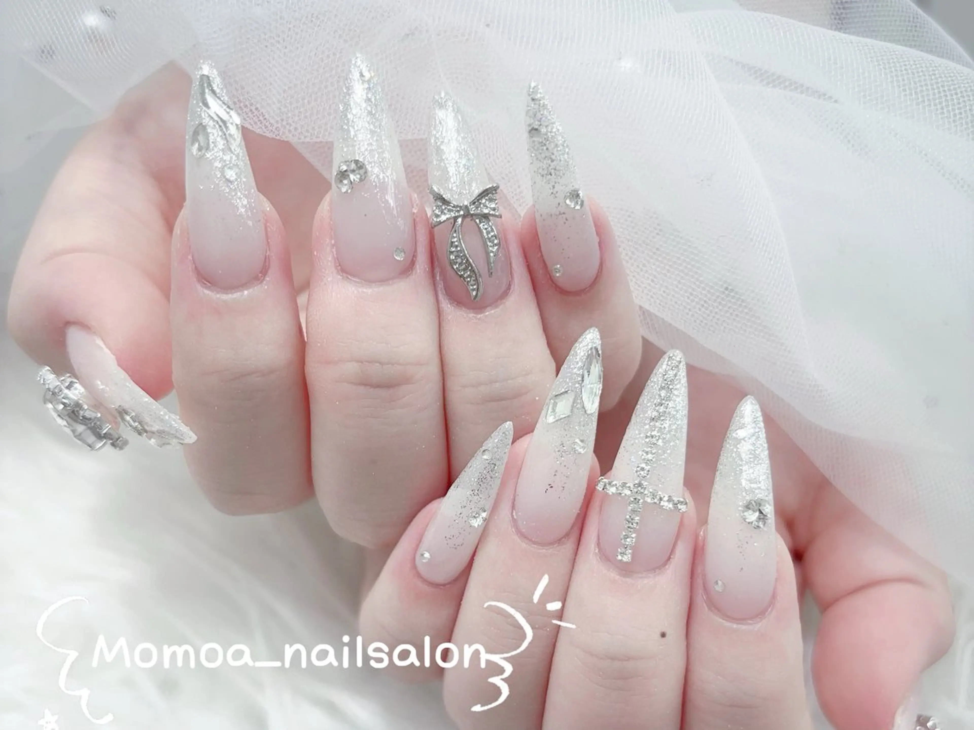 ネイル キラキラネイル スカルプネイル ハンドネイル MoMoA Nail ネイル長さ出し専門店のネイルデザイン