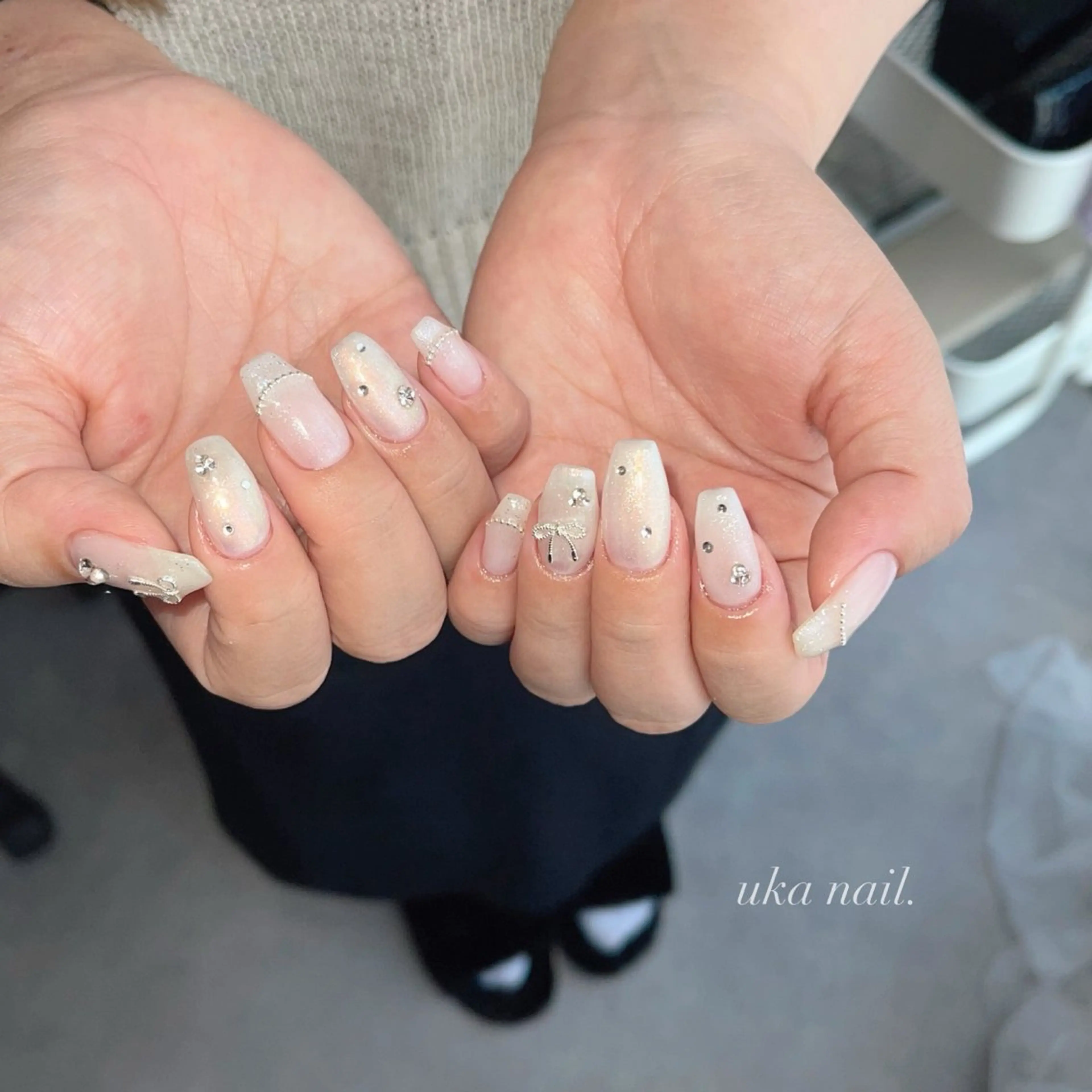 ネイル キラキラネイル ホワイト ハンドネイル uka nailのネイルデザイン