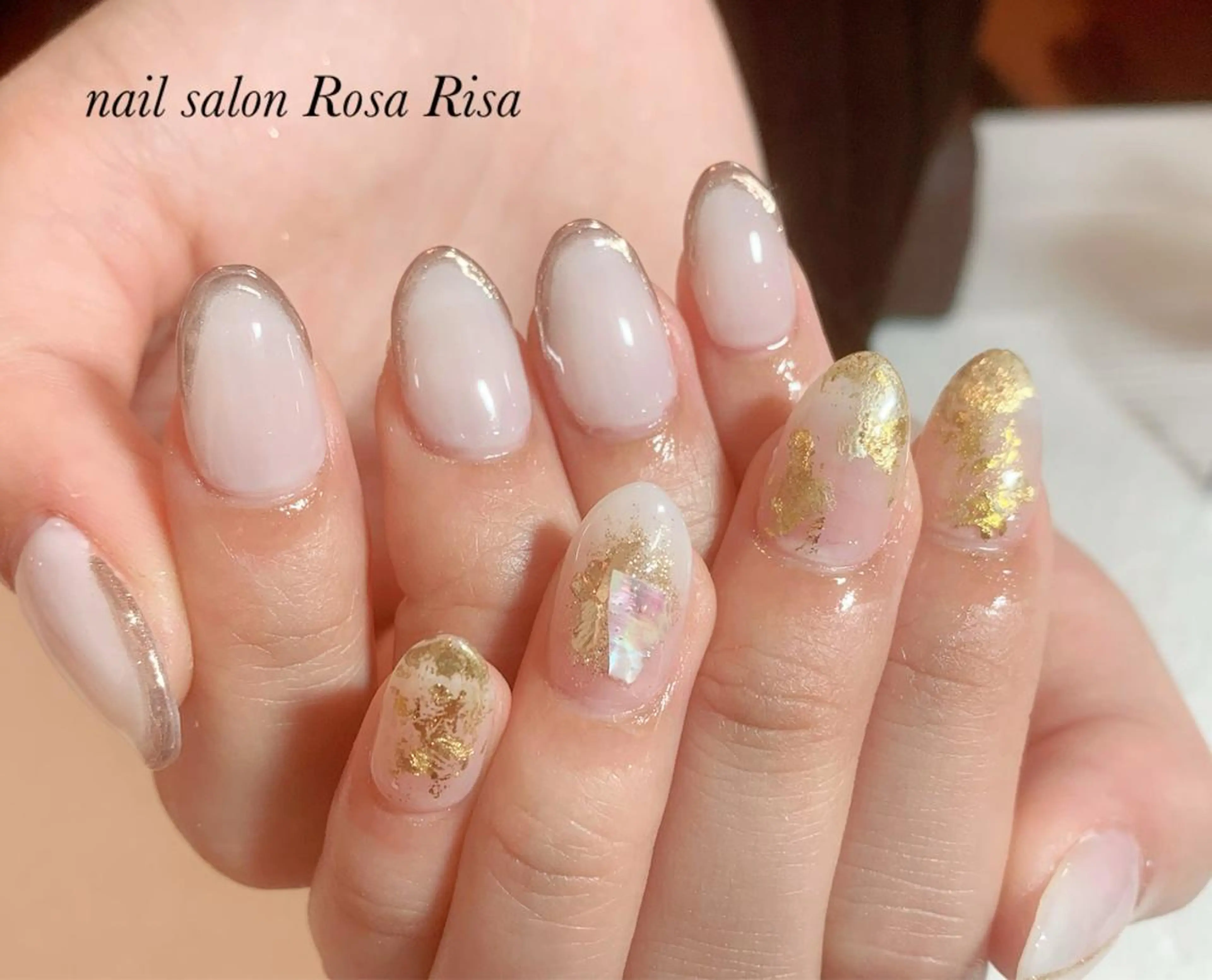 セミロング ネイル ニュアンスネイル ホワイト ネイルスタジオ シェイクユアハンズのネイルデザイン