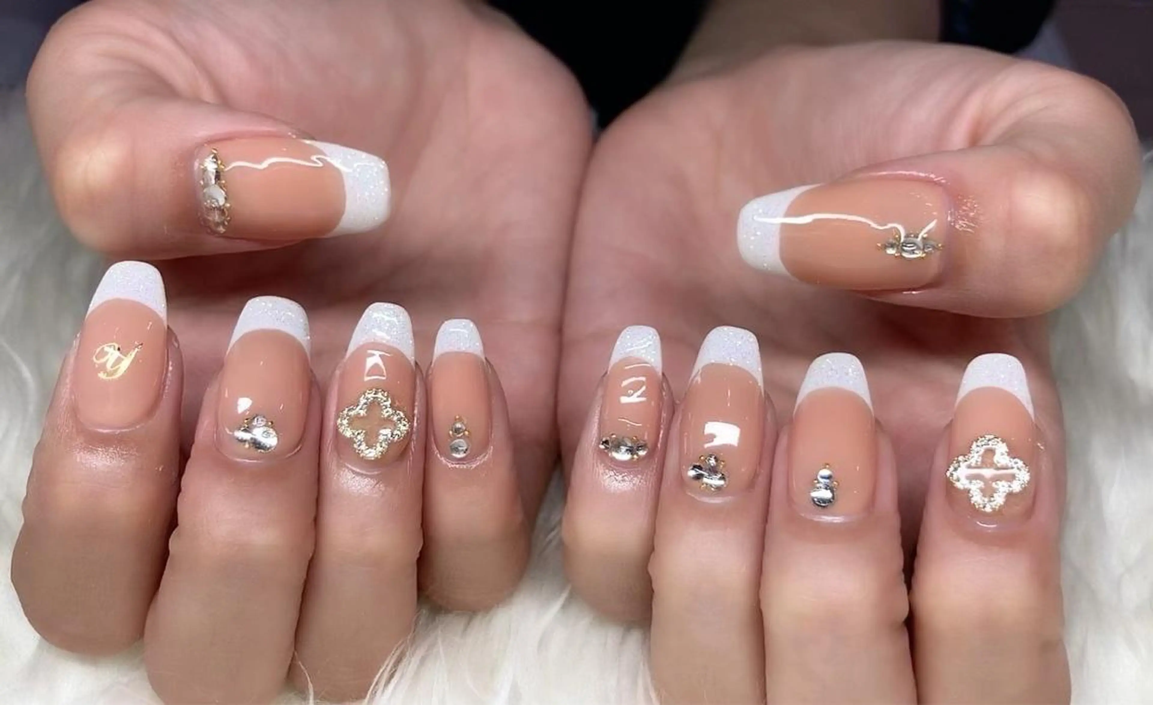 ネイル 長さ出し フレンチネイル ジェルネイル 韓国ネイル 持ち込み ハンドネイル Nail&eye Belire 新宿のネイルデザイン