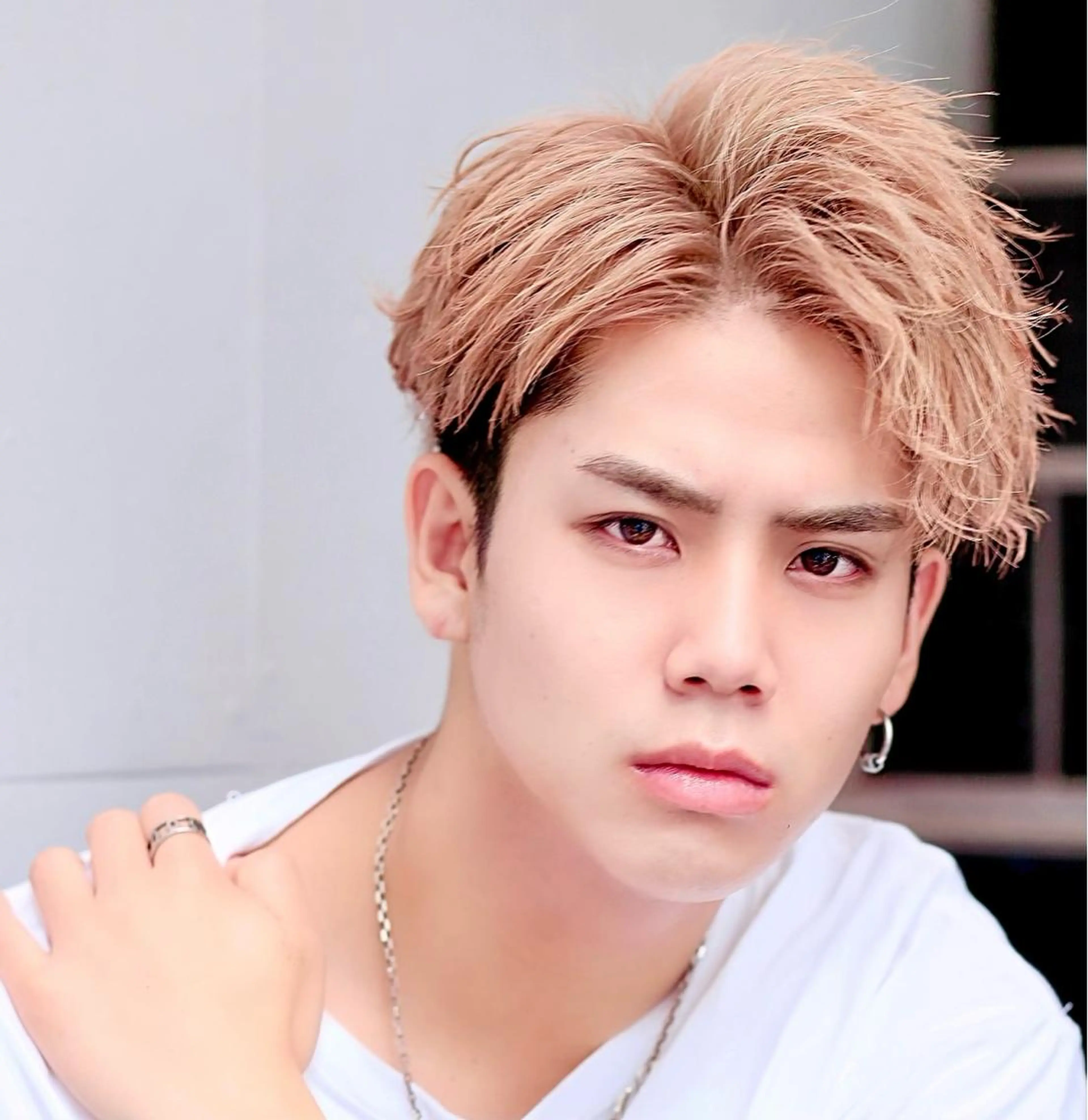 【激安クーポン❗️】骨格似合わせメンズカット+ブリーチ+ツヤカラー‼️の写真