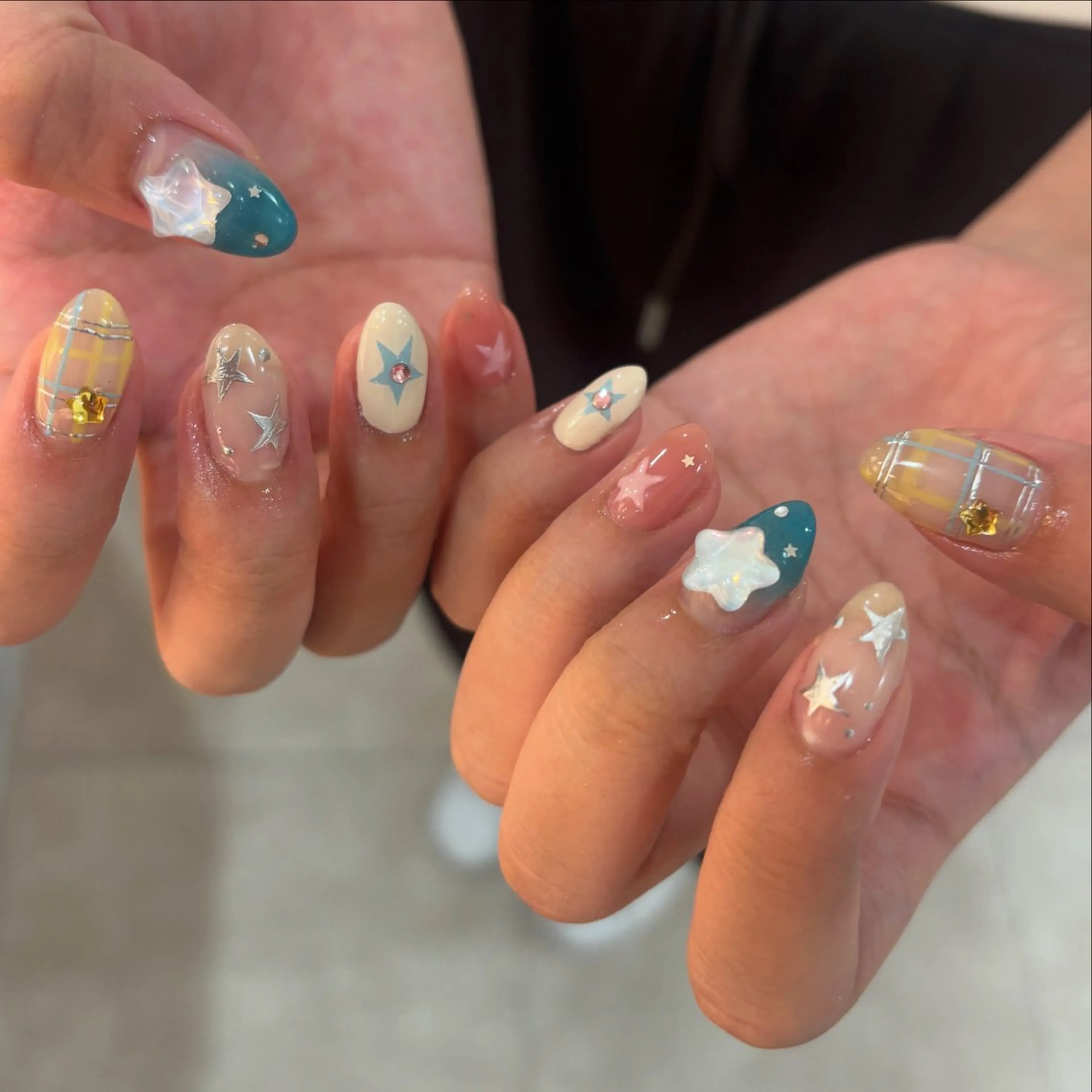 ネイル ハンドネイル フットネイル 栗田 ゆう子のネイルデザイン