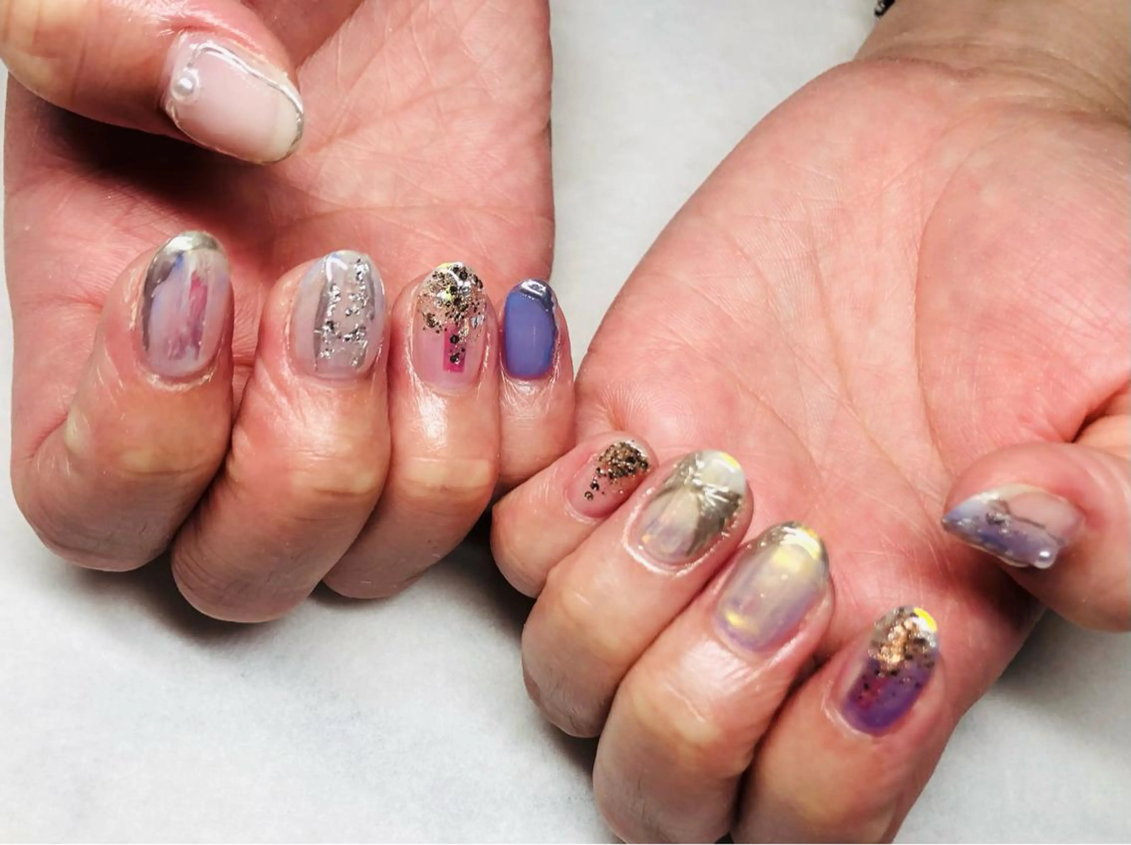 ネイル ブルー ミラーネイル 持ち込み リボン ブライダルネイル いちじゅう あおいのネイルデザイン