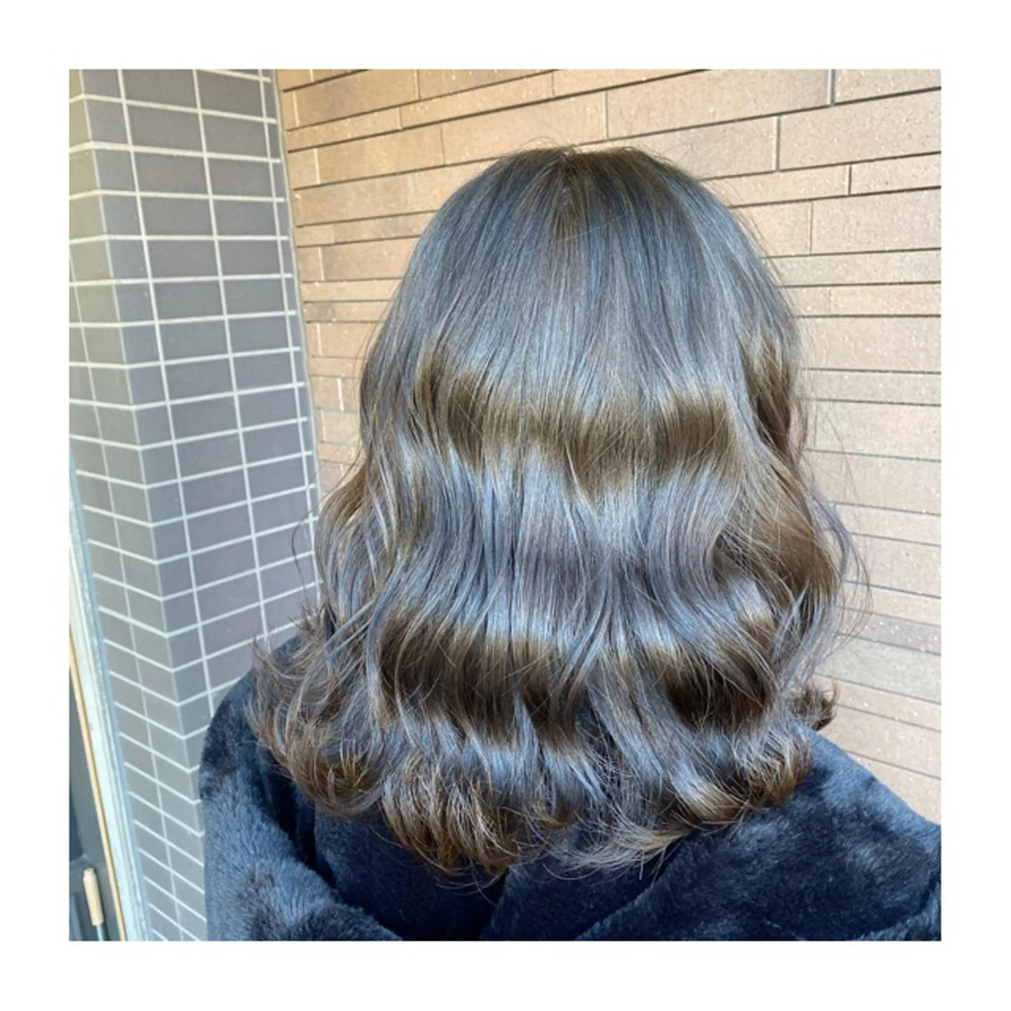 ミディアム カラー ヘアアレンジ ブリーチ ブルーカラー ブルージュ ダブルカラー ブリーチなしカラー 小國 綾かのヘアスタイル