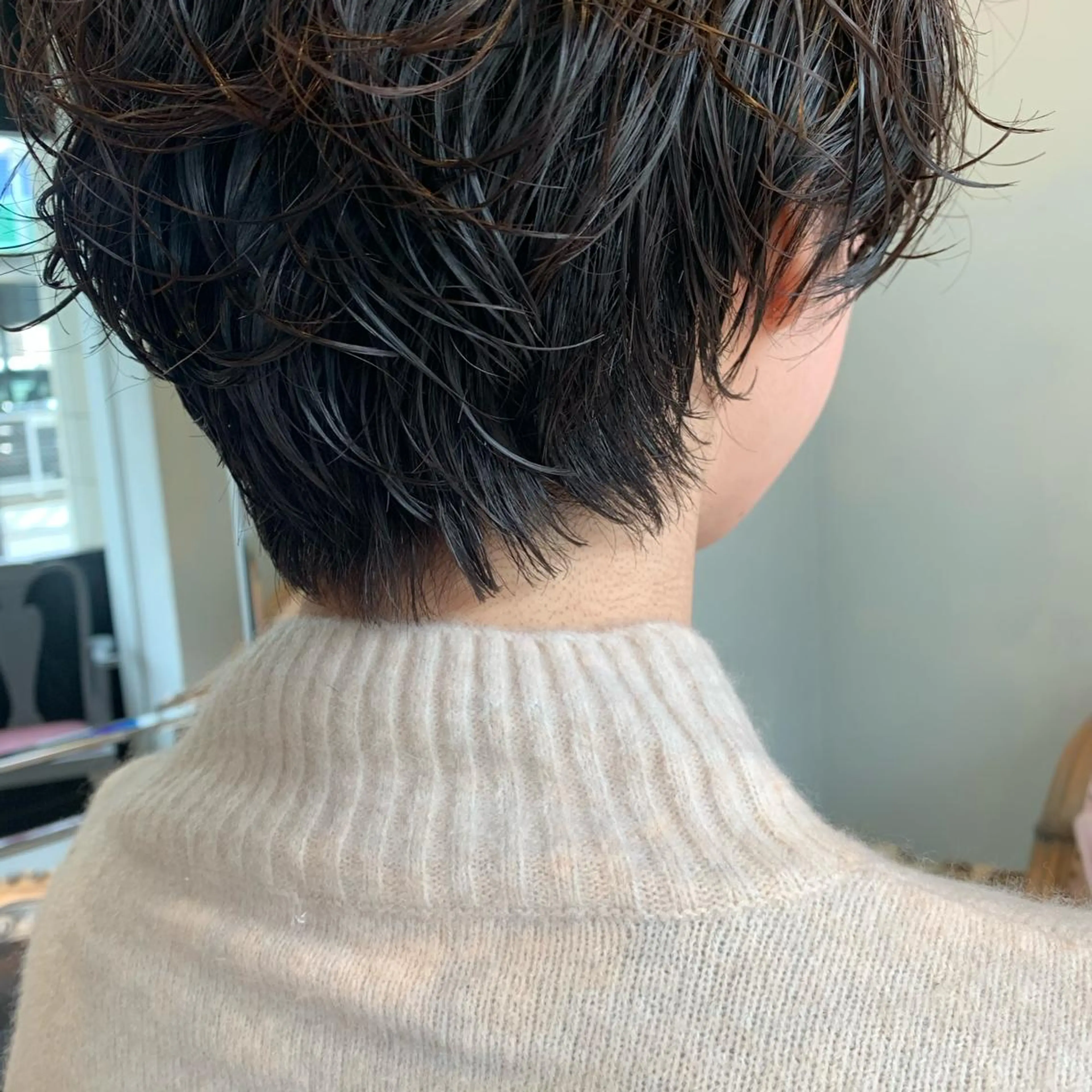 ショート パーマ SAKINO. ベージュカラーのヘアスタイル