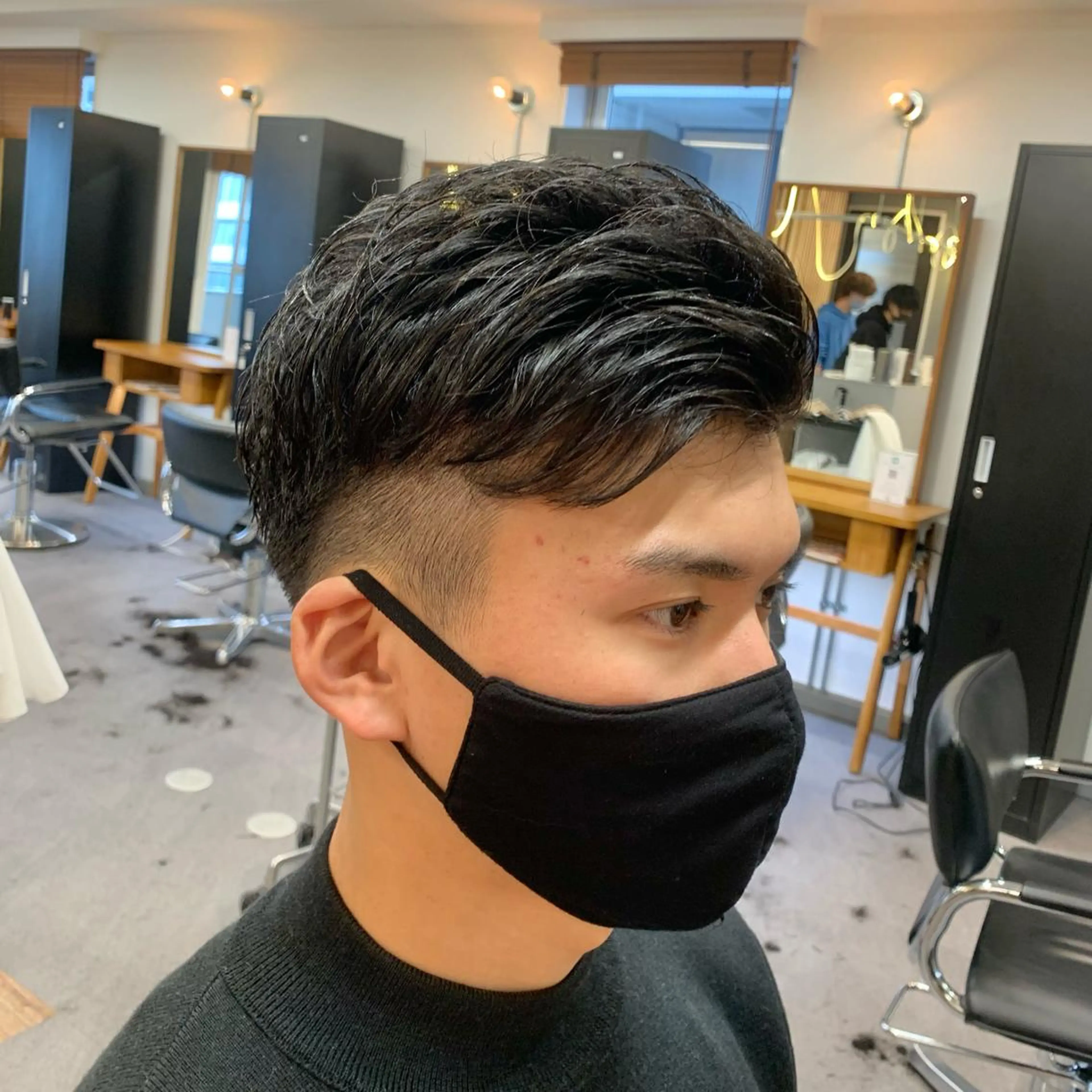 ショート パーマ メンズ フェードカット メンズパーマ かきあげバング ニュアンスパーマ カット パーマ メンズ特化美容師/ 藤戸 椋のヘアスタイル