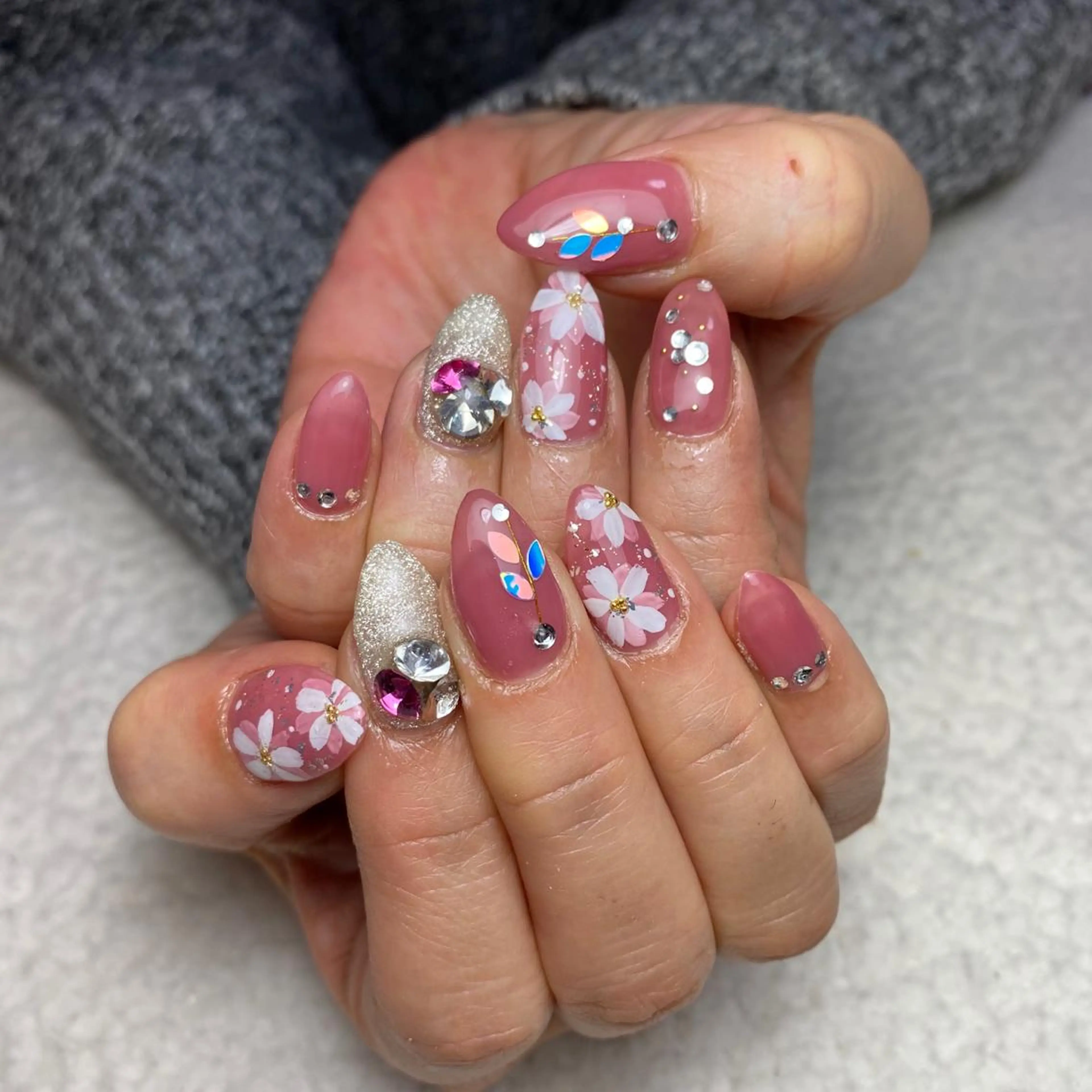 ネイル フラワーネイル 春ネイル ハンドネイル COCO+所属・COCO +のエステ・リラクイメージ