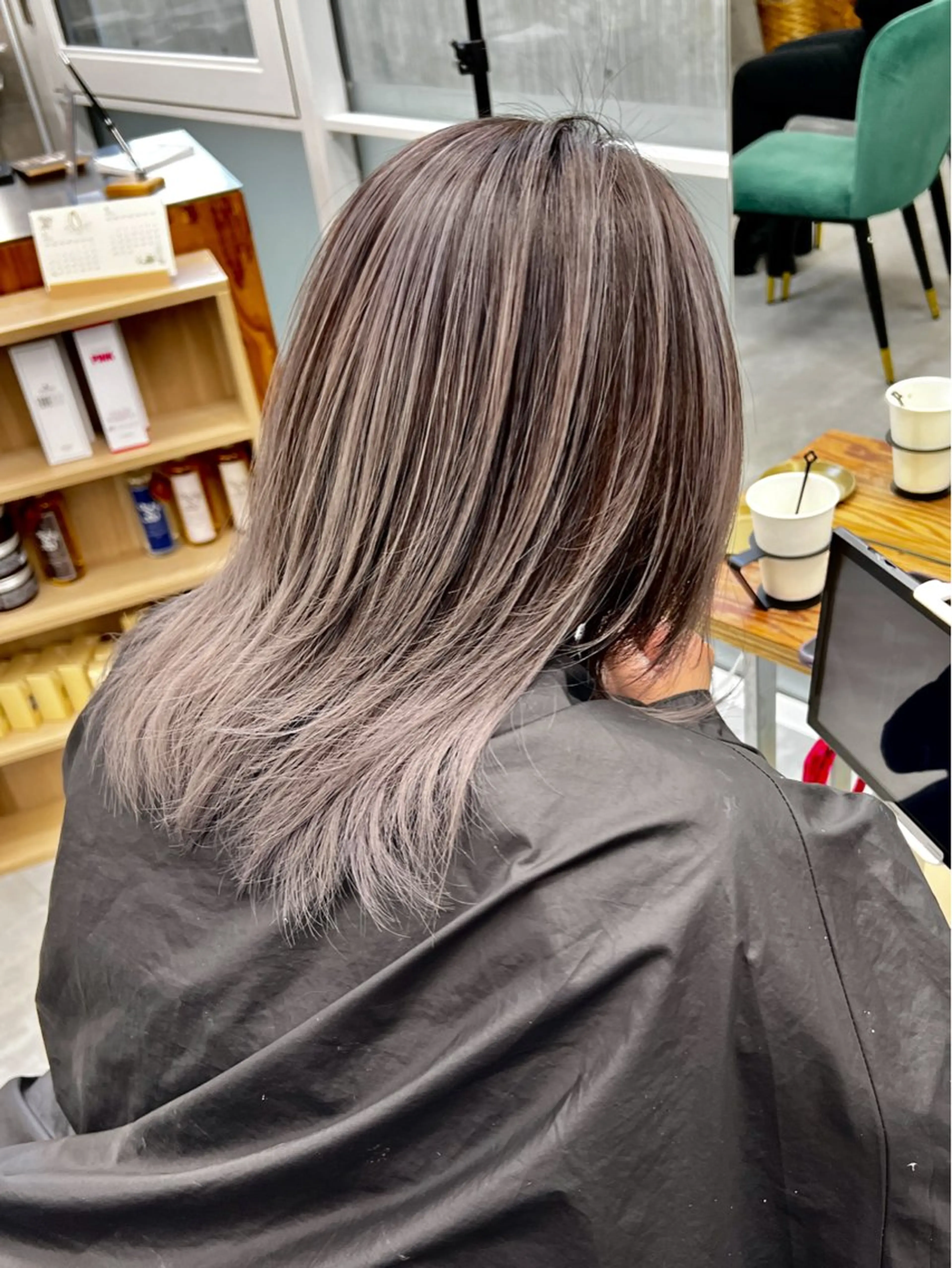 セミロング カラー バレイヤージュ ブリーチ レイヤーカット ヘアカラー トリートメント welring hair salonのヘアスタイル