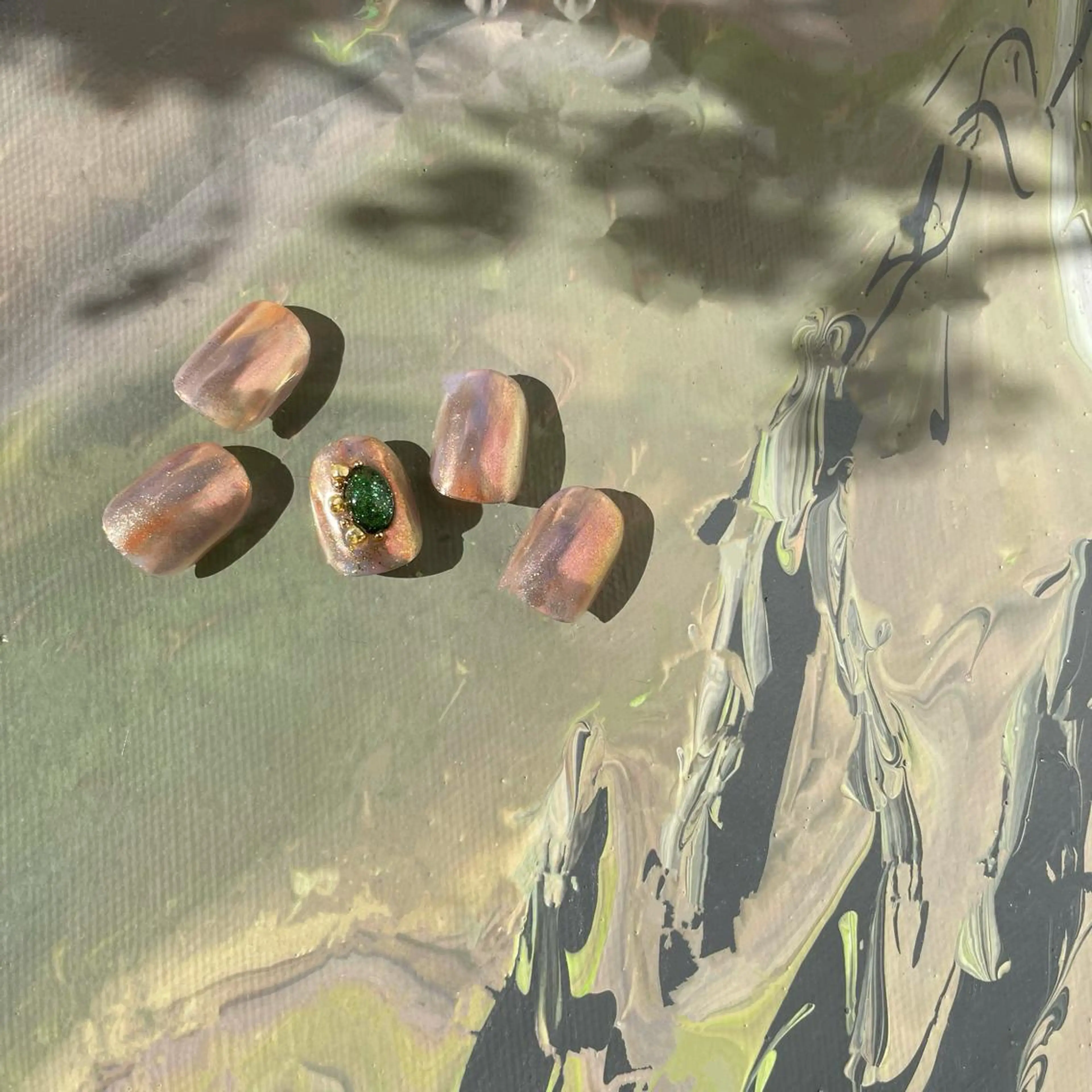 ネイル オーロラネイル 氷ネイル・うるうるネイル 韓国ネイル マグネットネイル ミラーネイル ハンドネイル VOLLMOND nailのネイルデザイン