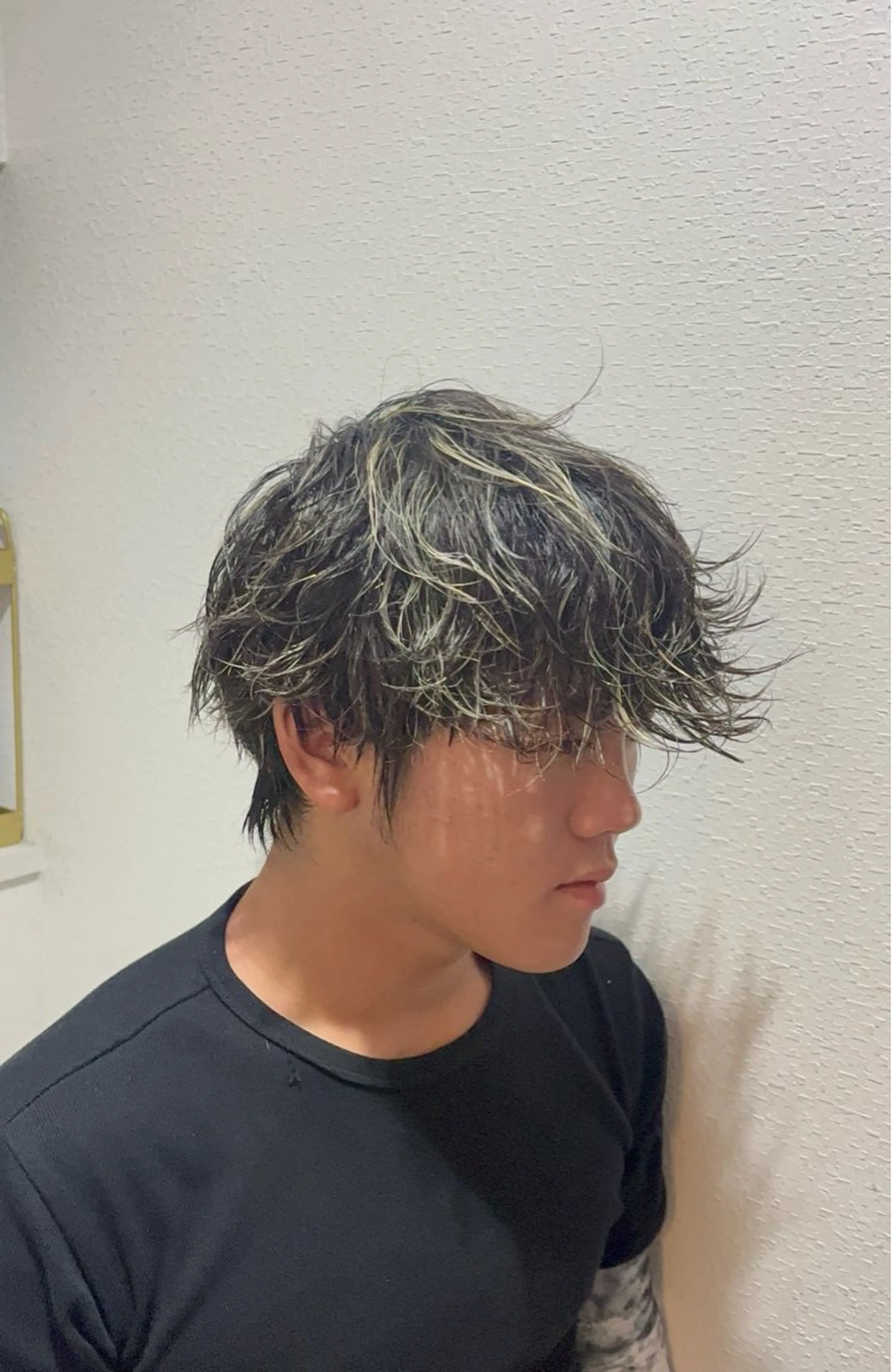 カラー メンズ メンズパーマ デザインカラー ダブルカラー 髪質改善 縮毛矯正 ヘアカラー RONND   Weg所属・海瑠万／メンズパーマ ／ブリーチ／フェードのヘアスタイル