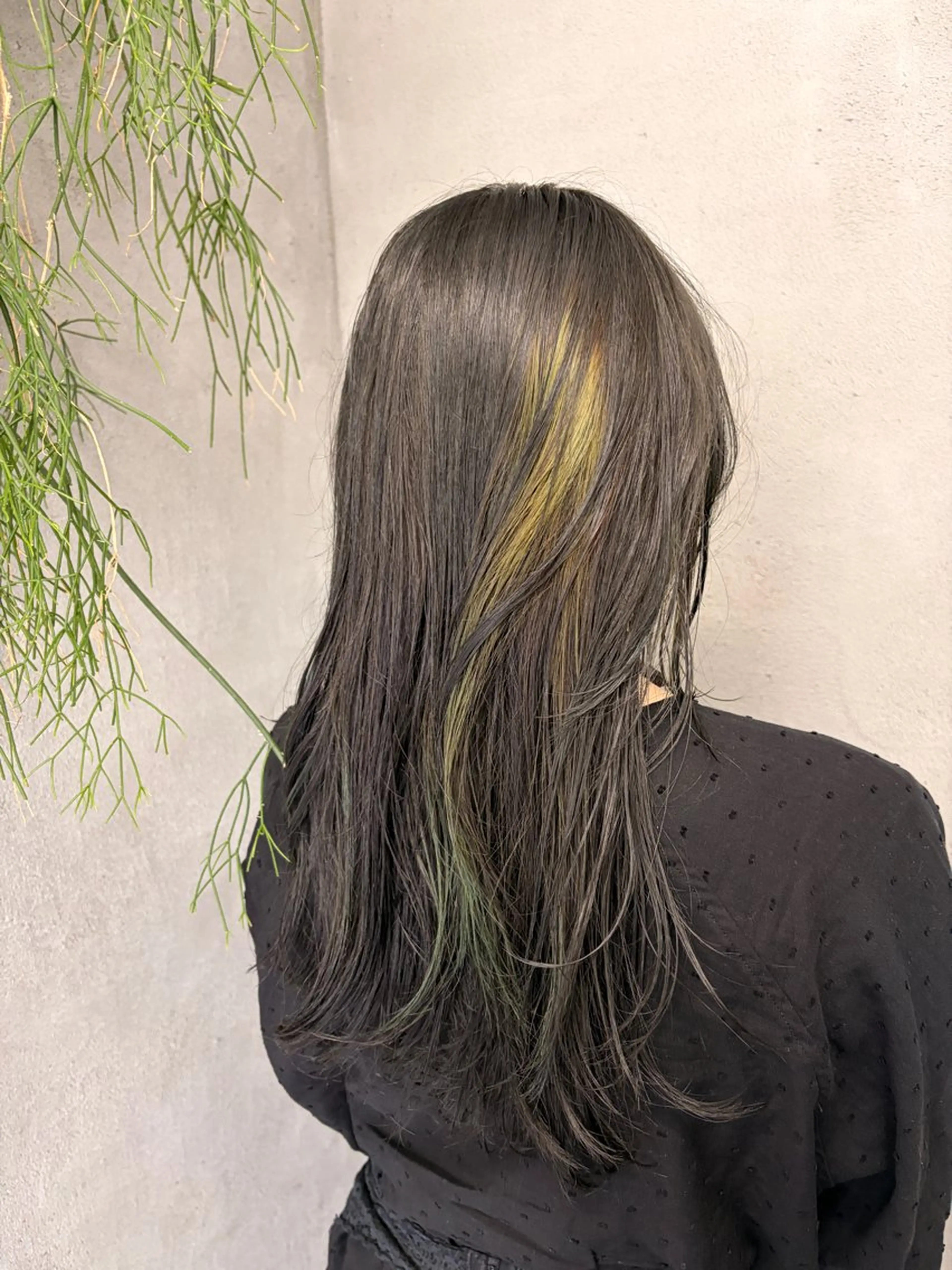 ロング カラー デザインカラー レイヤーカット カット ヘアカラー 堀籠 あかりのヘアスタイル