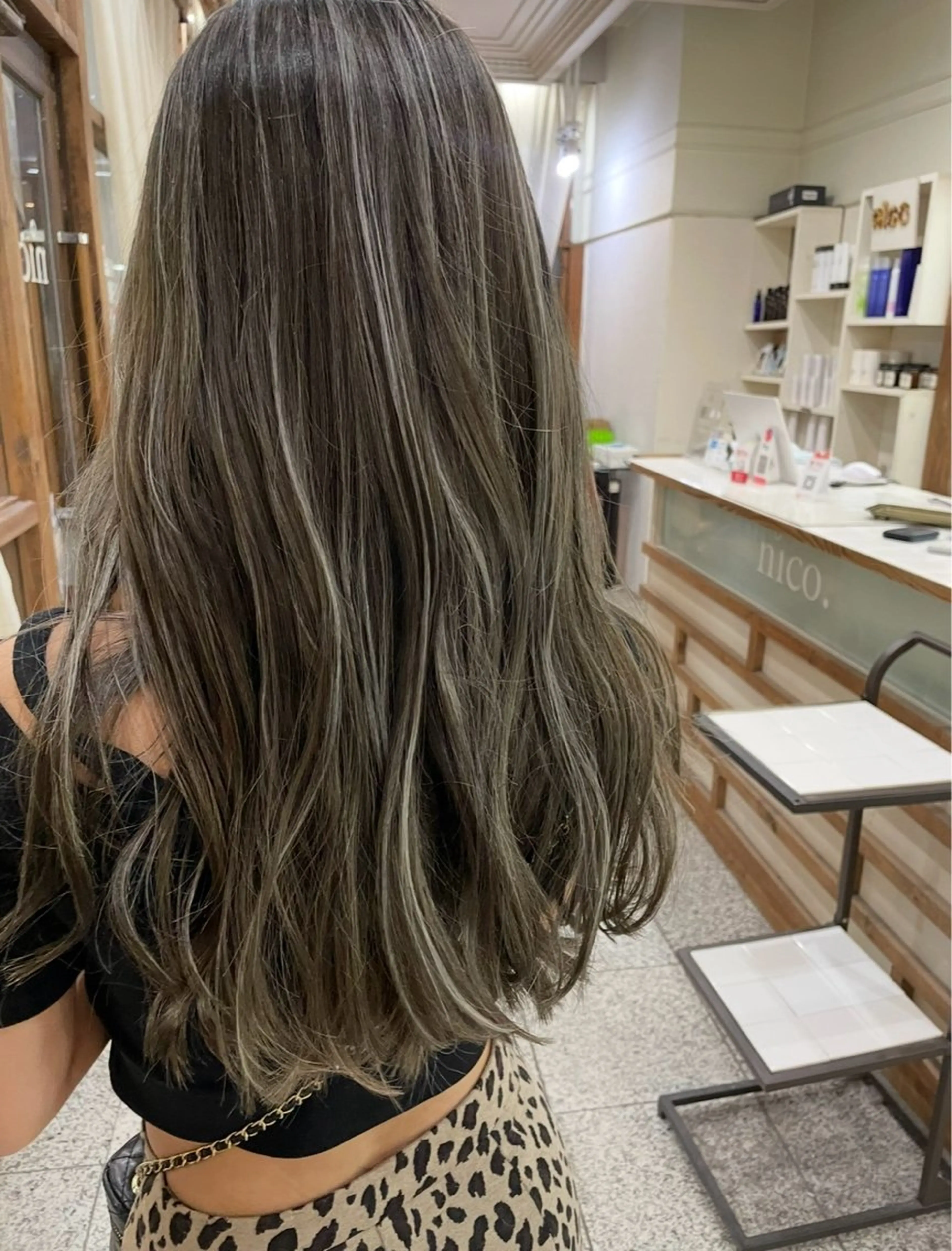 ロング ハイライト veretta.所属・レイヤーカット・水素 松井山手　齊藤　興のヘアスタイル