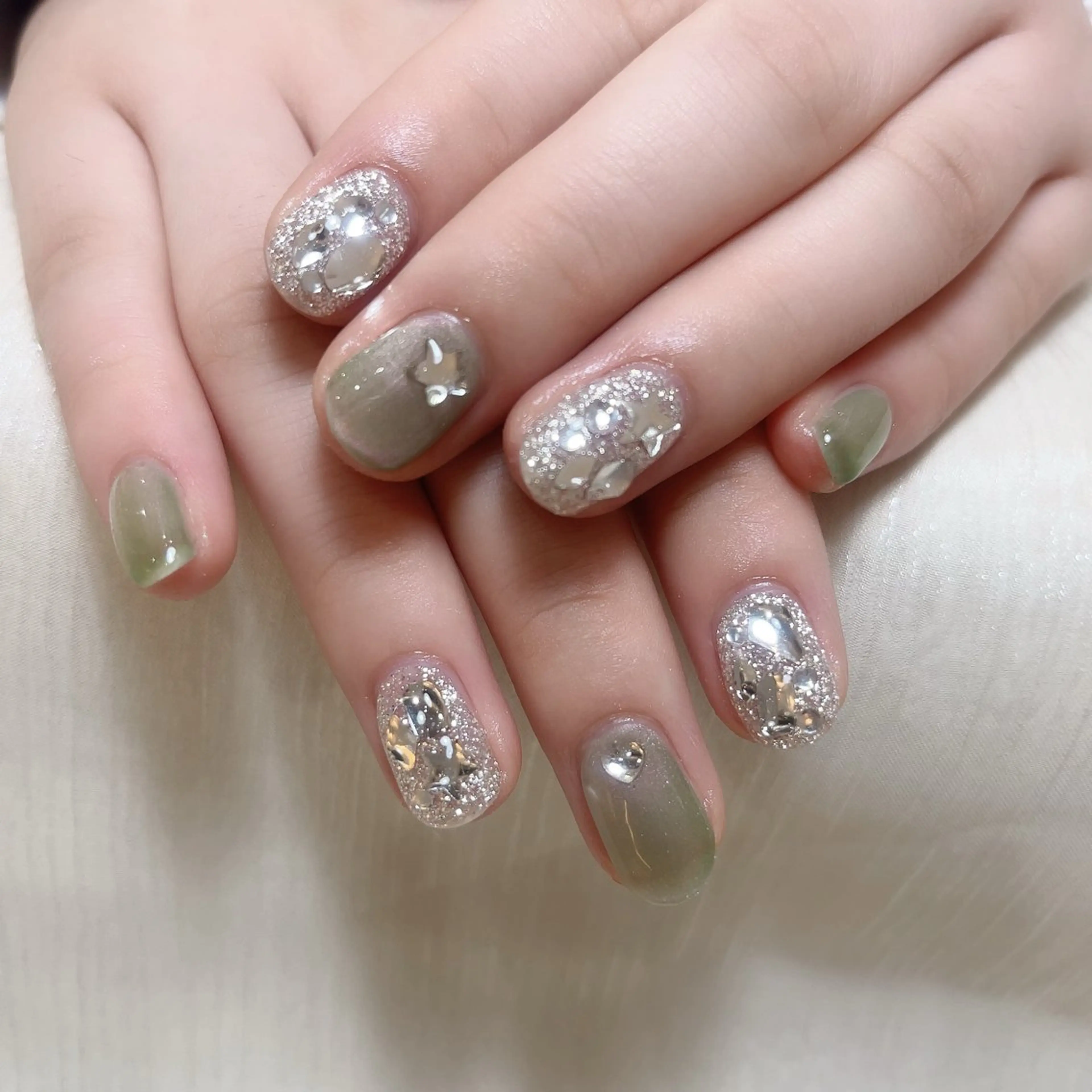 ネイル ハンドネイル MoonNail ユリ🌸のネイルデザイン