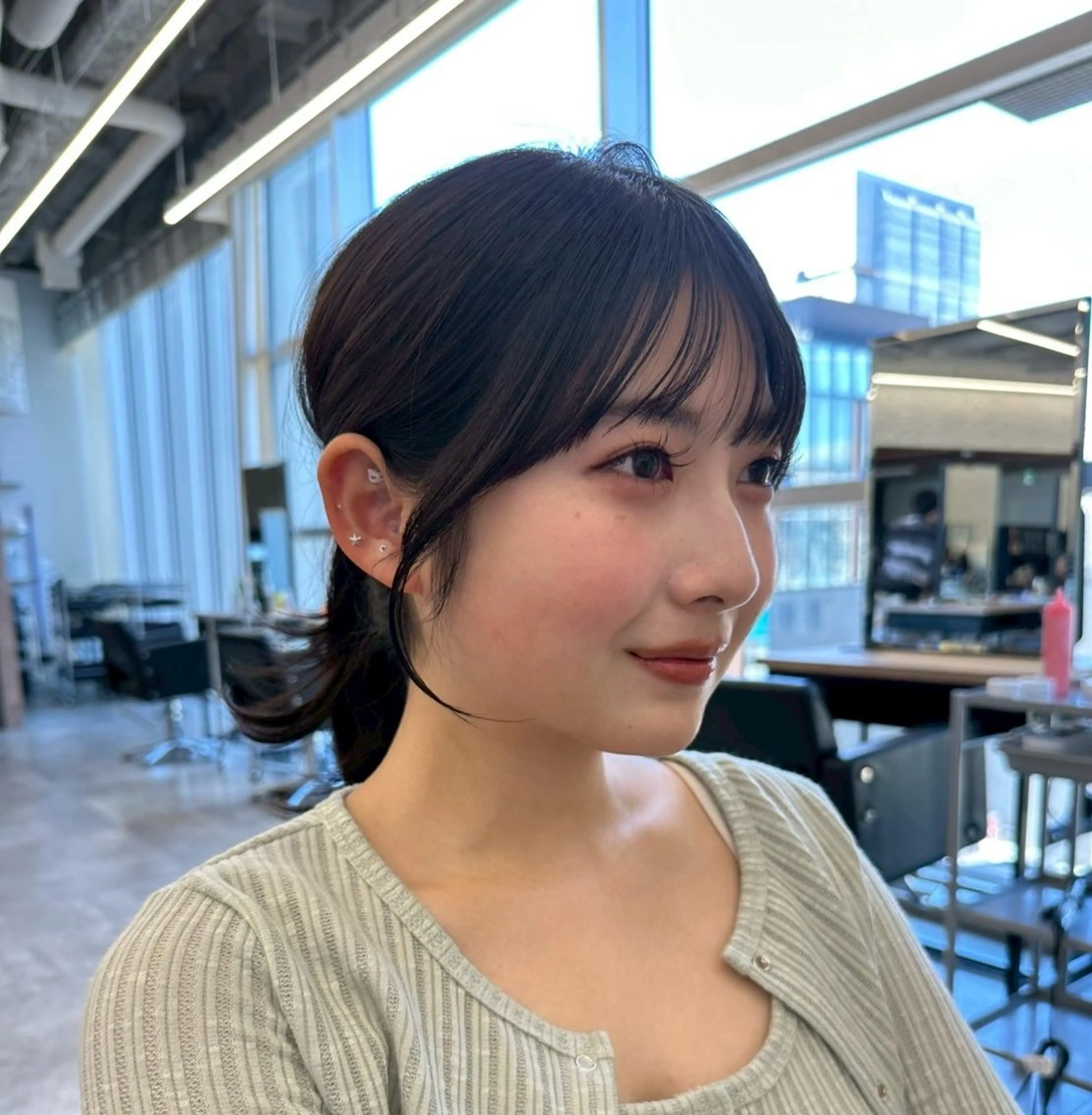 ミディアム カラー 顔周りカット サイドバング 小顔カット カット トリートメント 盛れる顔周り /透明感/かりん🎀のヘアスタイル