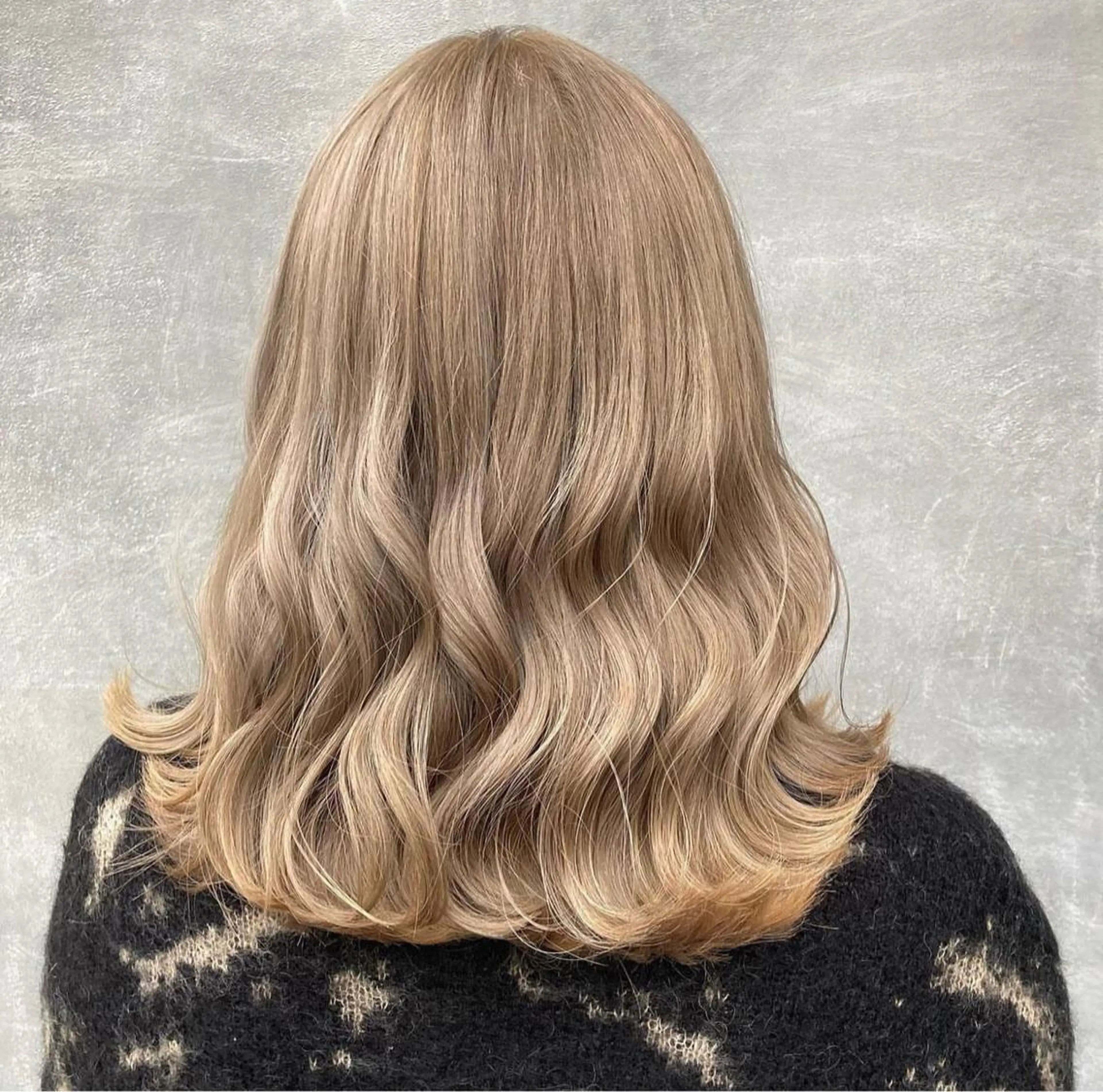 セミロング カラー 青田 明日海のヘアスタイル