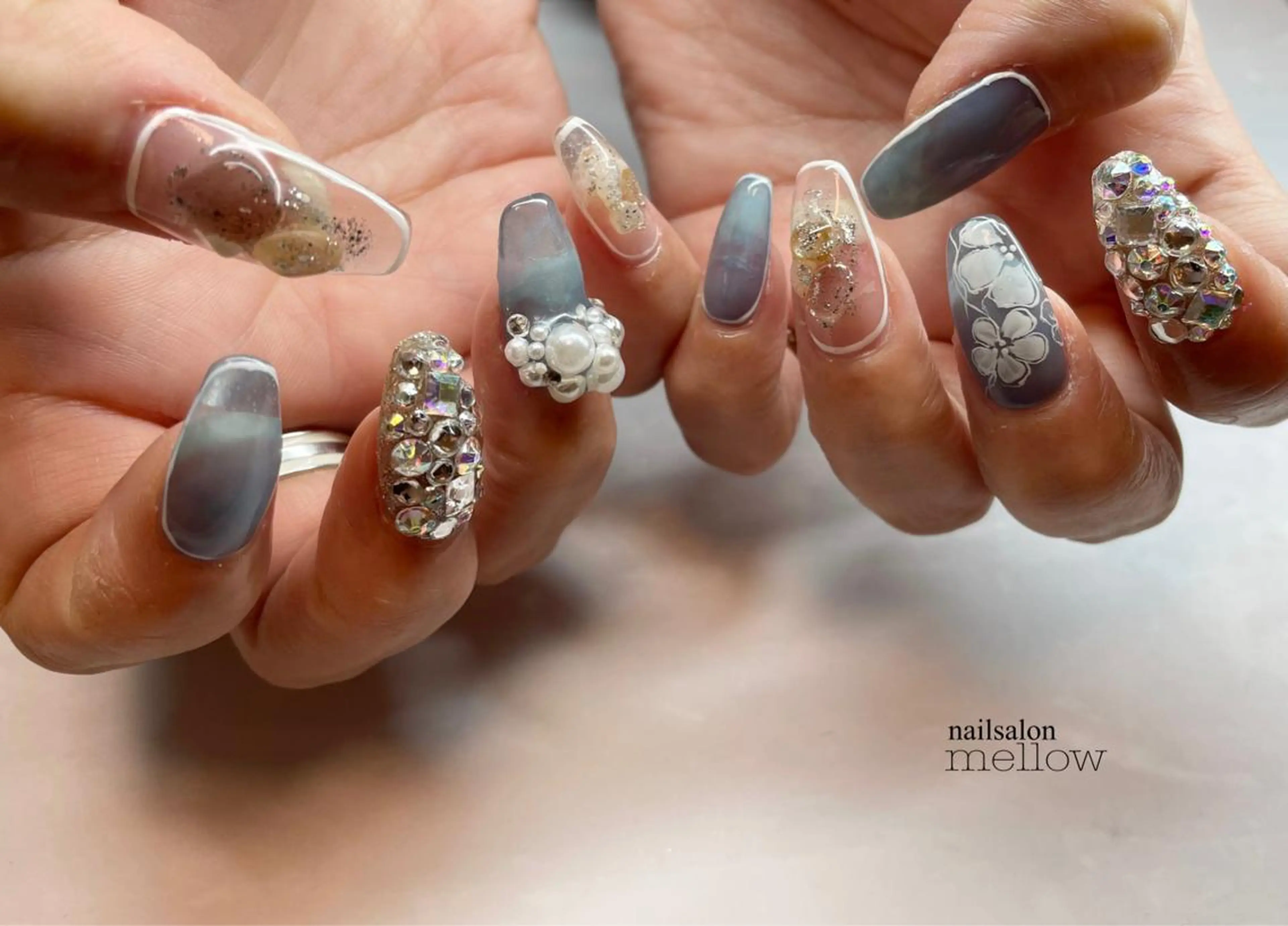 ネイル ブルー 持ち込み ホワイト 大山 浩美のネイルデザイン