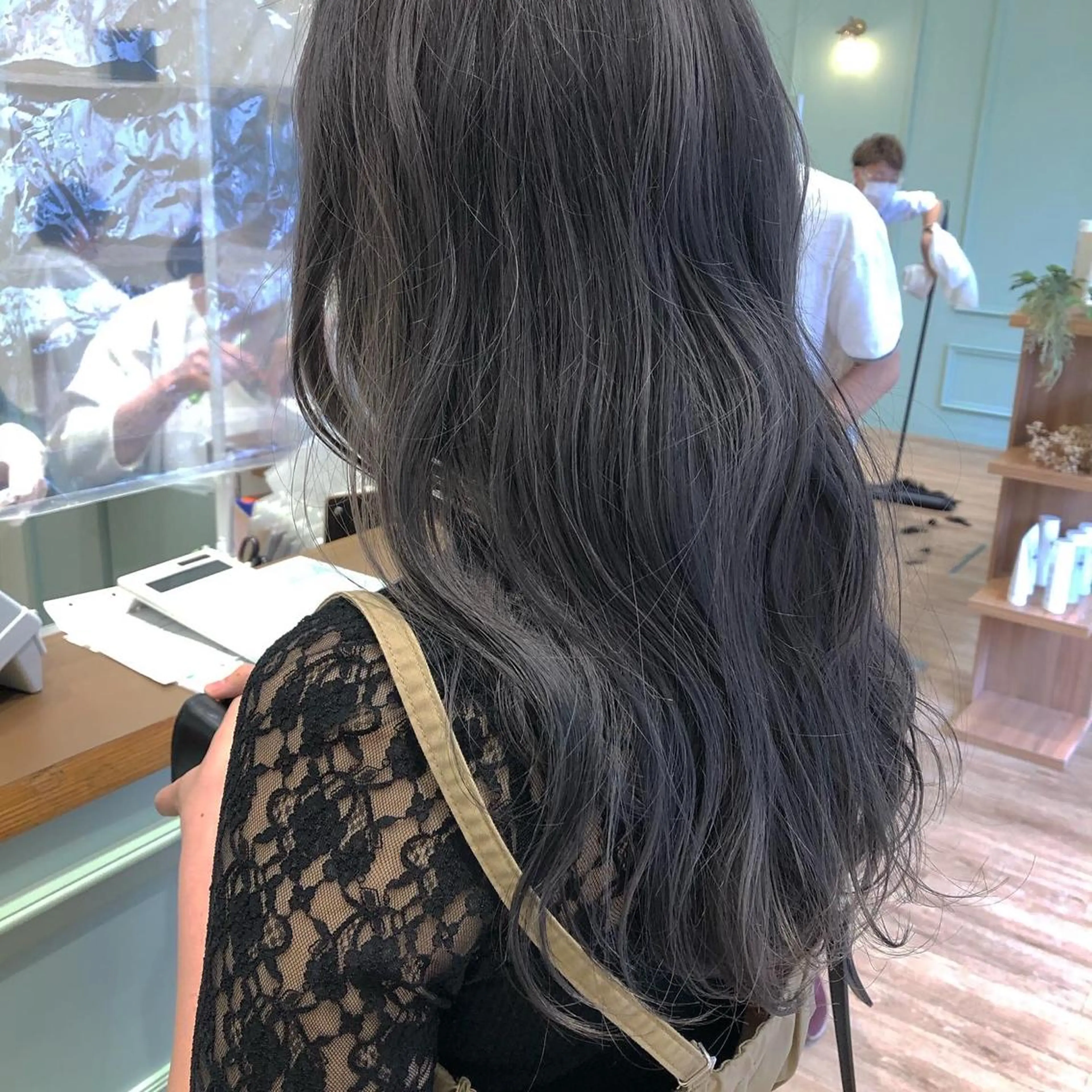 セミロング カラー アッシュ アッシュグレー アッシュグレージュ ブリーチ ケアブリーチ ケアブリーチ 坪井佑樹のヘアスタイル