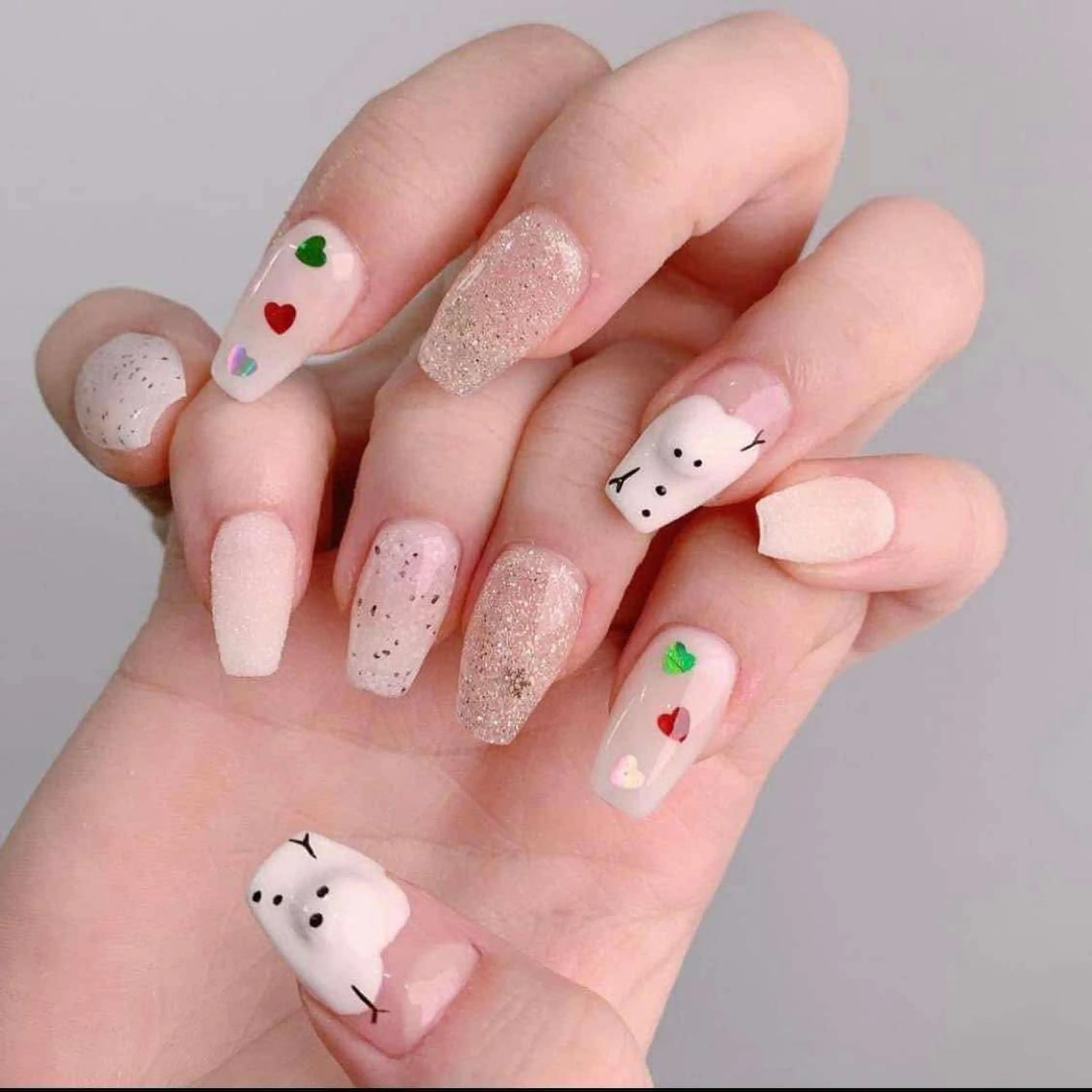 セミロング 韓国風ヘア ハンドネイル Bling Salonのネイルデザイン